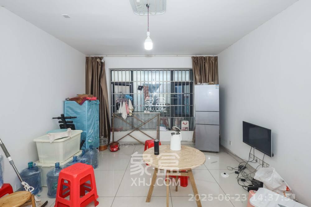 天元涉外景园C区 3室2厅1卫 2300.0元/月 天元涉外景园C区 3室2厅1卫 2300.0元/月室内图