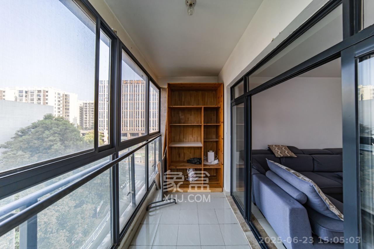 阳光100三期 2室2厅1卫 2400.0元/月 阳光100三期 2室2厅1卫 2400.0元/月室内图