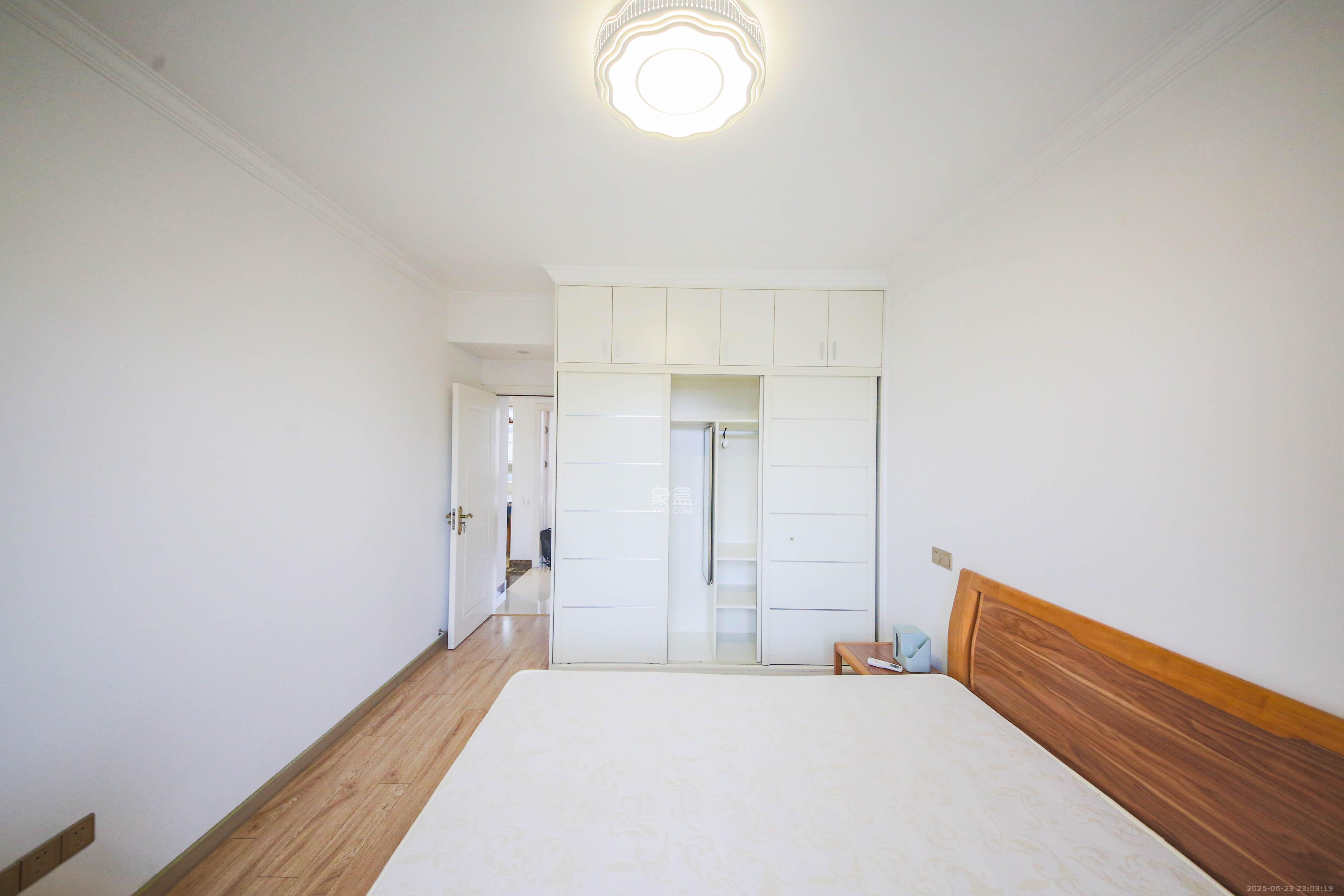 克拉美丽山庄(晟领国际)  2室2厅1卫    63.8万 克拉美丽山庄(晟领国际)  2室2厅1卫    63.8万卧室