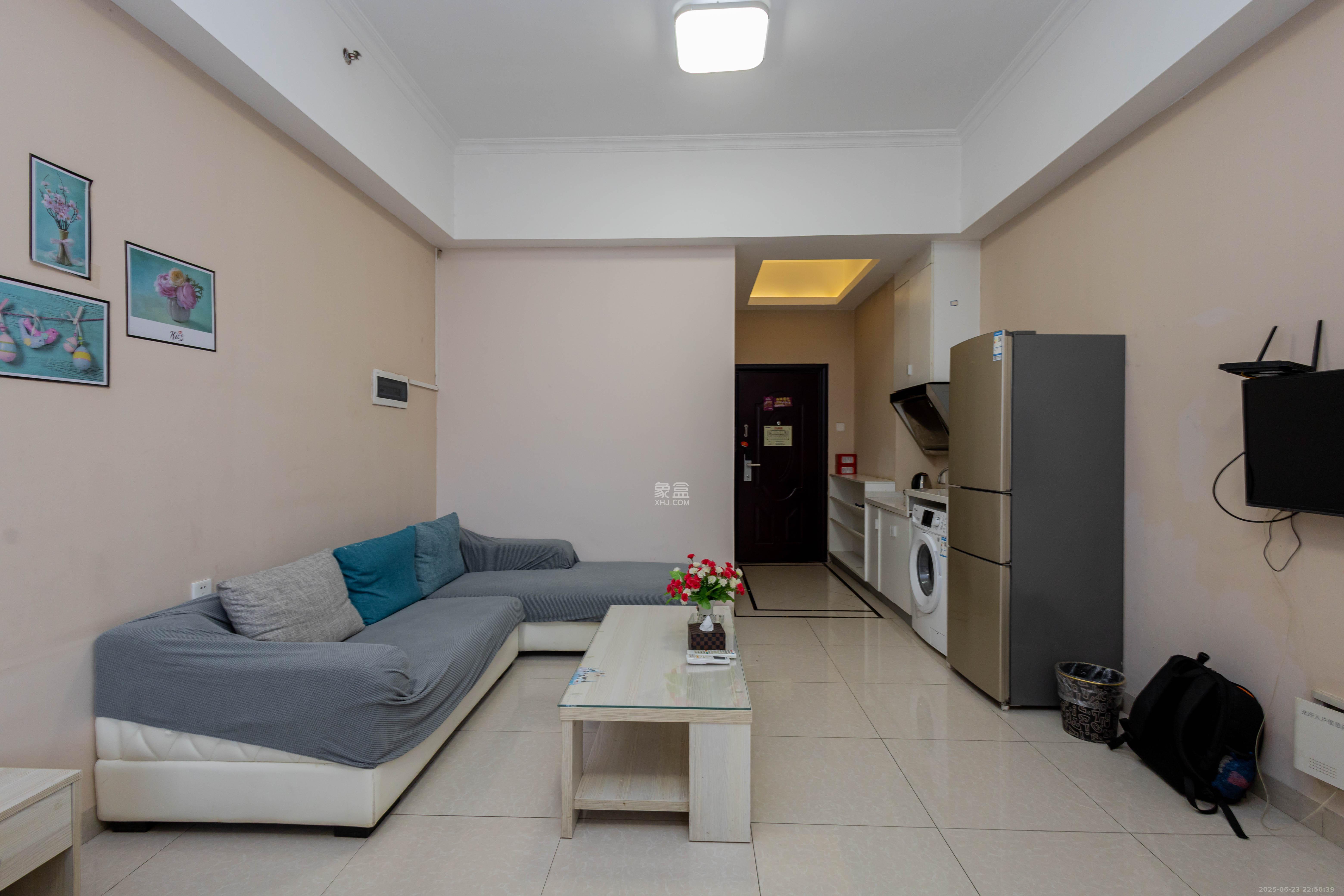 领东汇  1室1厅1卫    23.8万 领东汇  1室1厅1卫    23.8万客厅