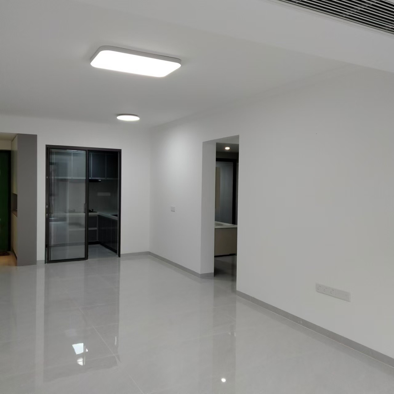 和悦宸居 3室2厅2卫 2400.0元/月 和悦宸居 3室2厅2卫 2400.0元/月室内图