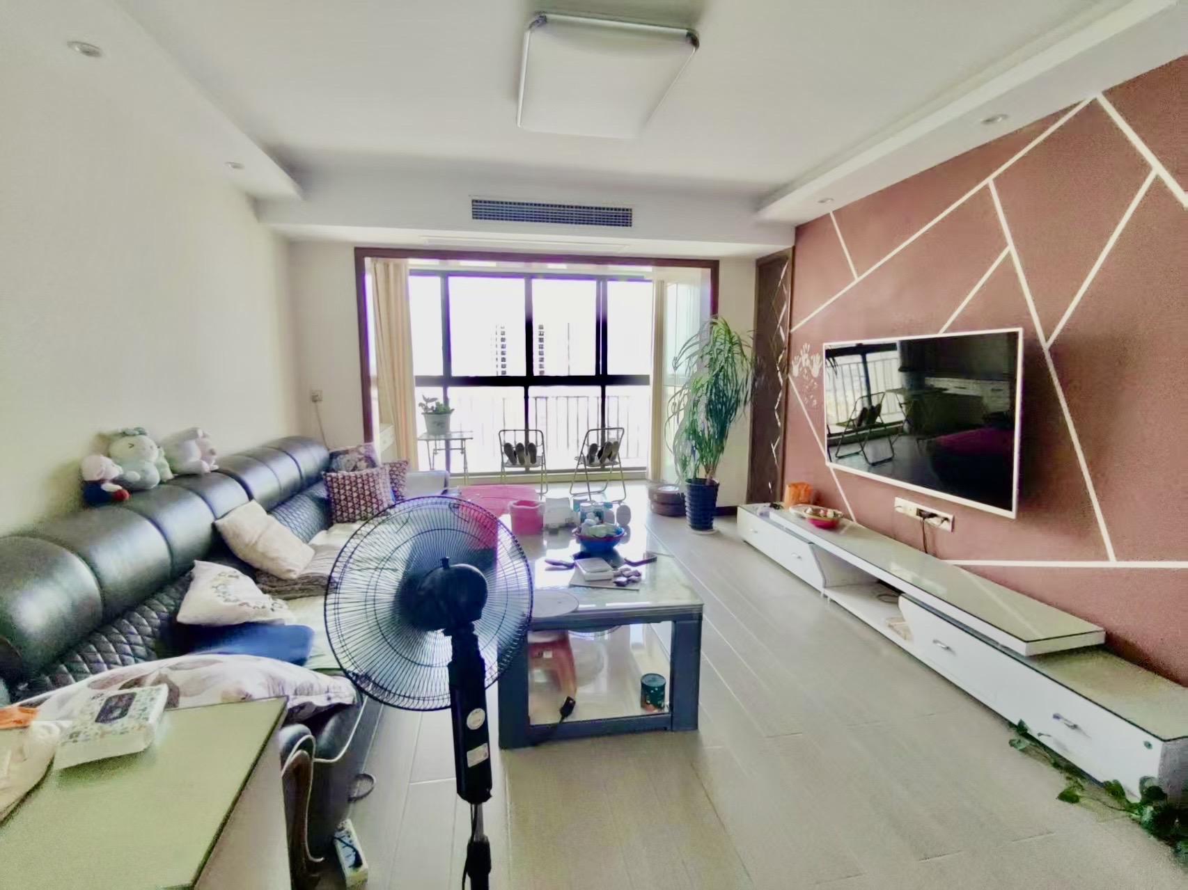 中商广场 3室2厅2卫 2500.0元/月 中商广场 3室2厅2卫 2500.0元/月室内图