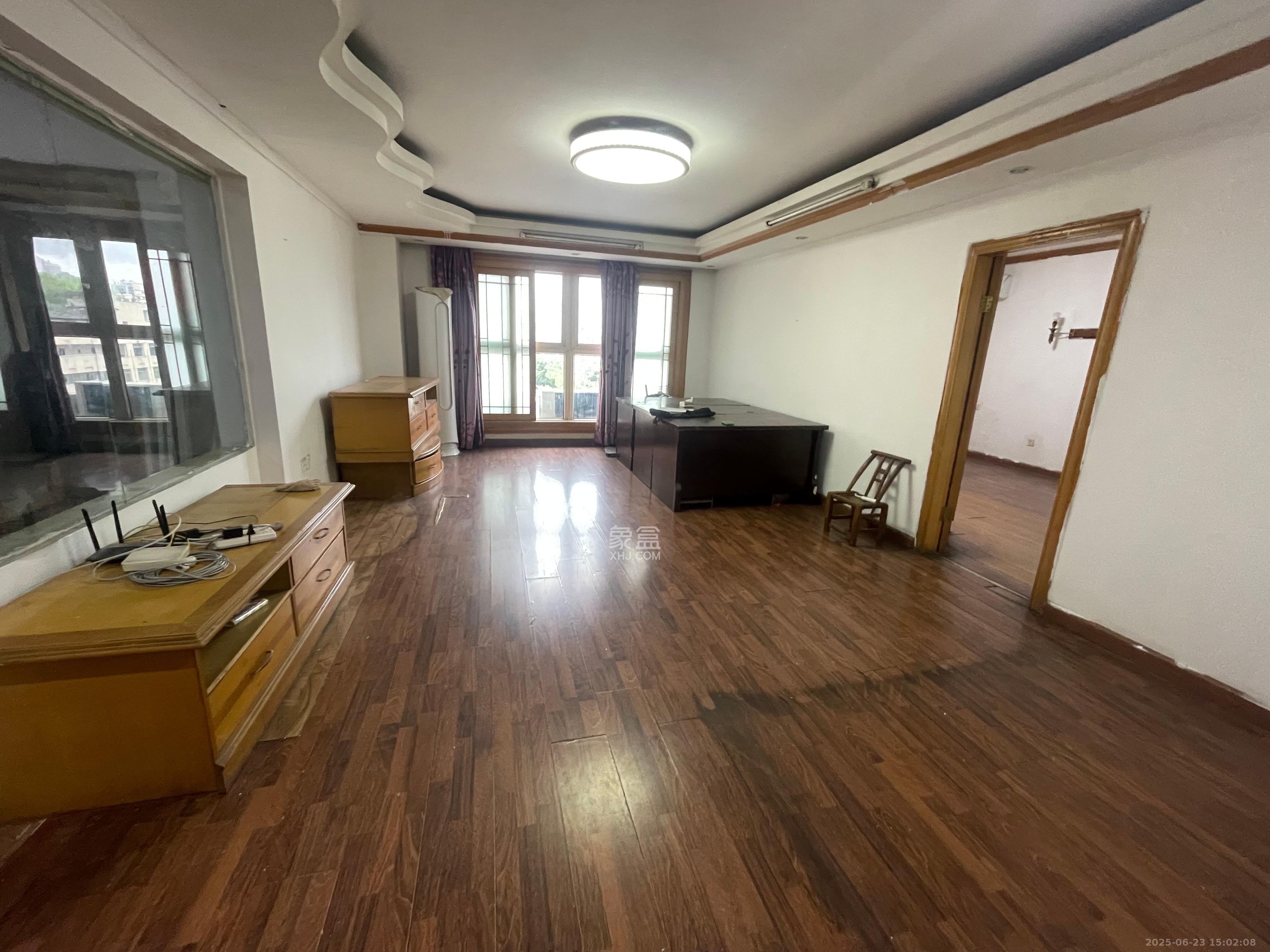 天心电脑城（朝阳丽景，朝阳丽园）  3室2厅2卫   2300.00元/月