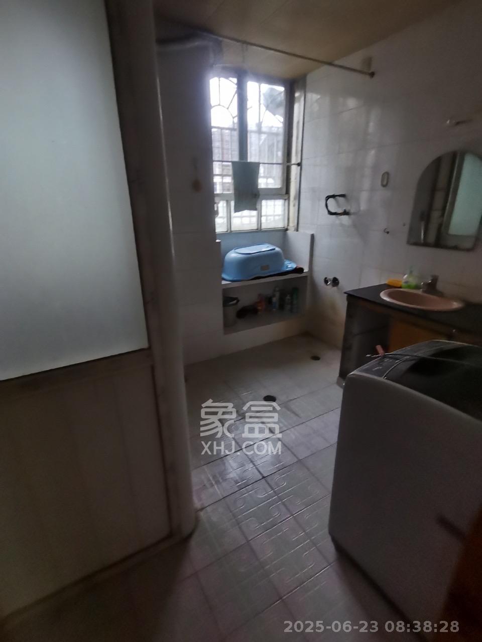 湖动社区新河市场(新河家具城) 3室2厅1卫 2300.0元/月 湖动社区新河市场(新河家具城) 3室2厅1卫 2300.0元/月室内图