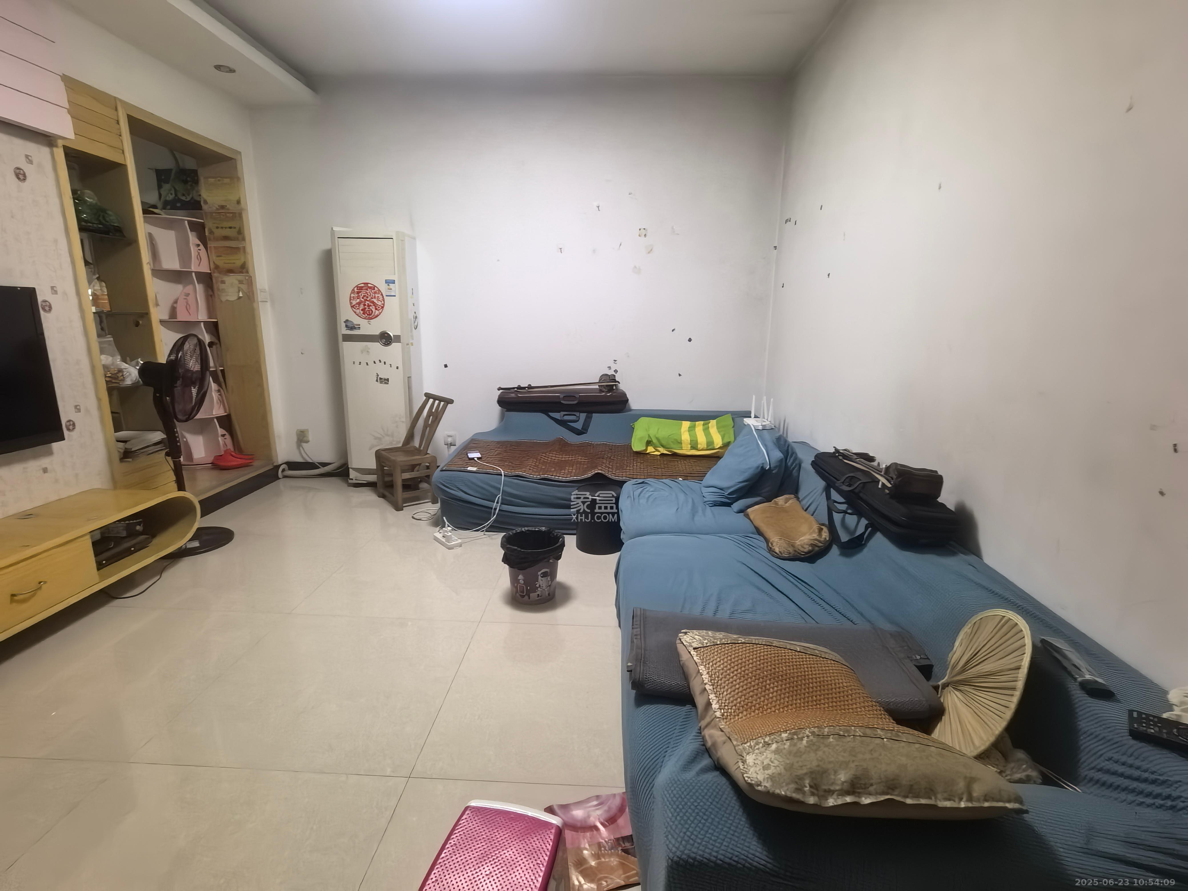 三一街区  3室2厅1卫   1800.00元/月