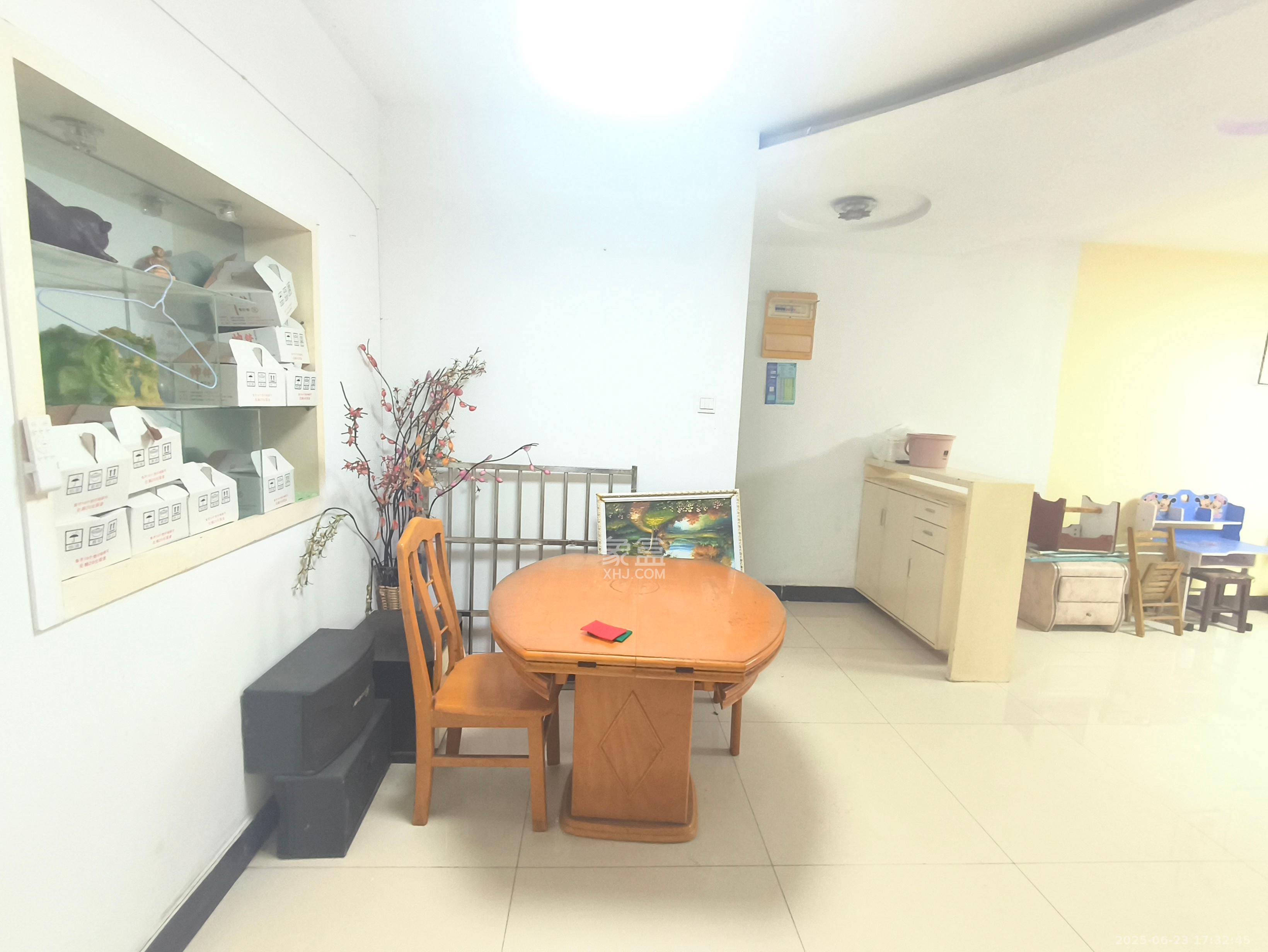 天剑社区(湖南省水利水电一公司宿舍) 3室2厅1卫 2000.0元/月 天剑社区(湖南省水利水电一公司宿舍) 3室2厅1卫 2000.0元/月室内图