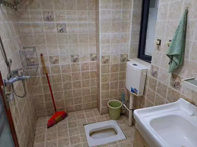 中建国际大厦  2室1厅1卫   1500.00元/月室内图