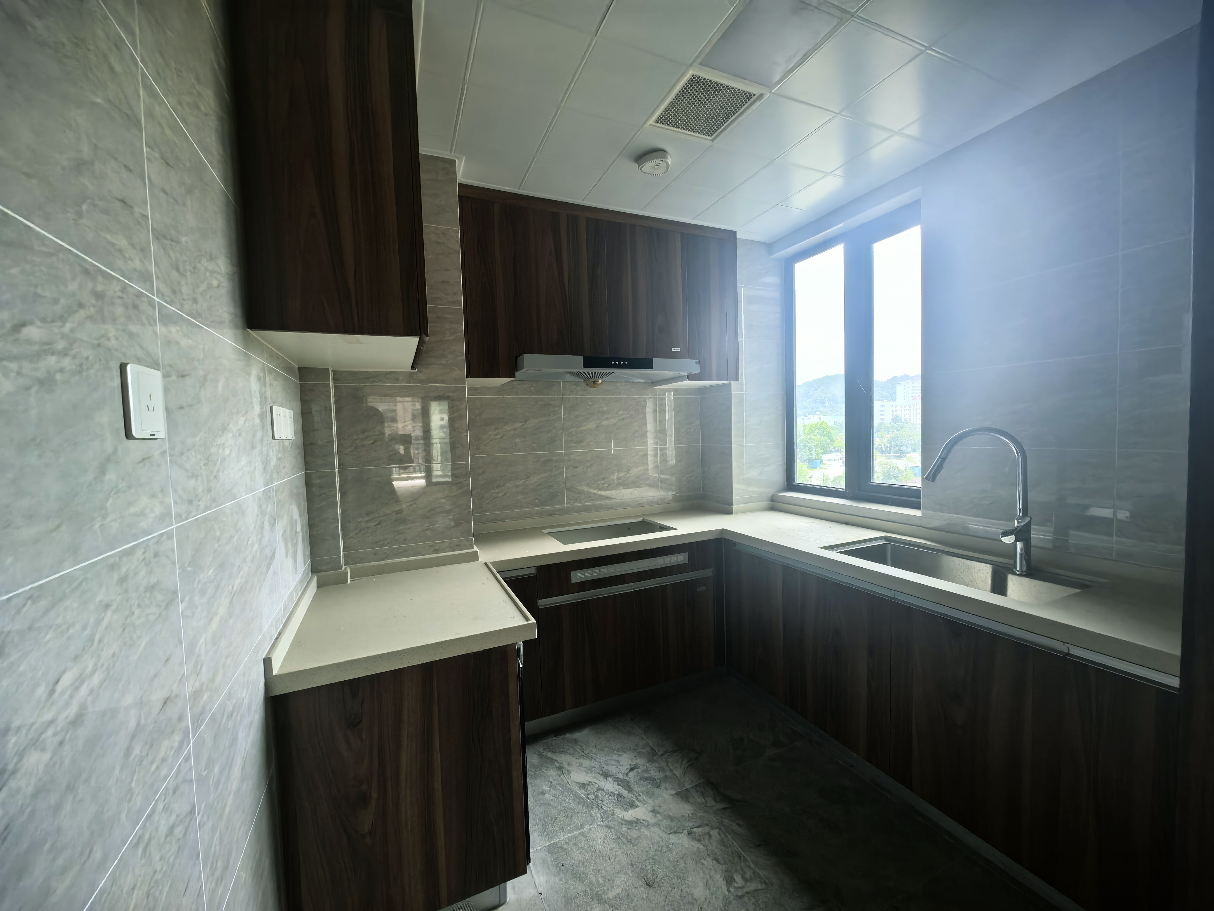 碧桂园翘楚棠 4室2厅1卫 85.00万 碧桂园翘楚棠 4室2厅1卫 85.00万客厅