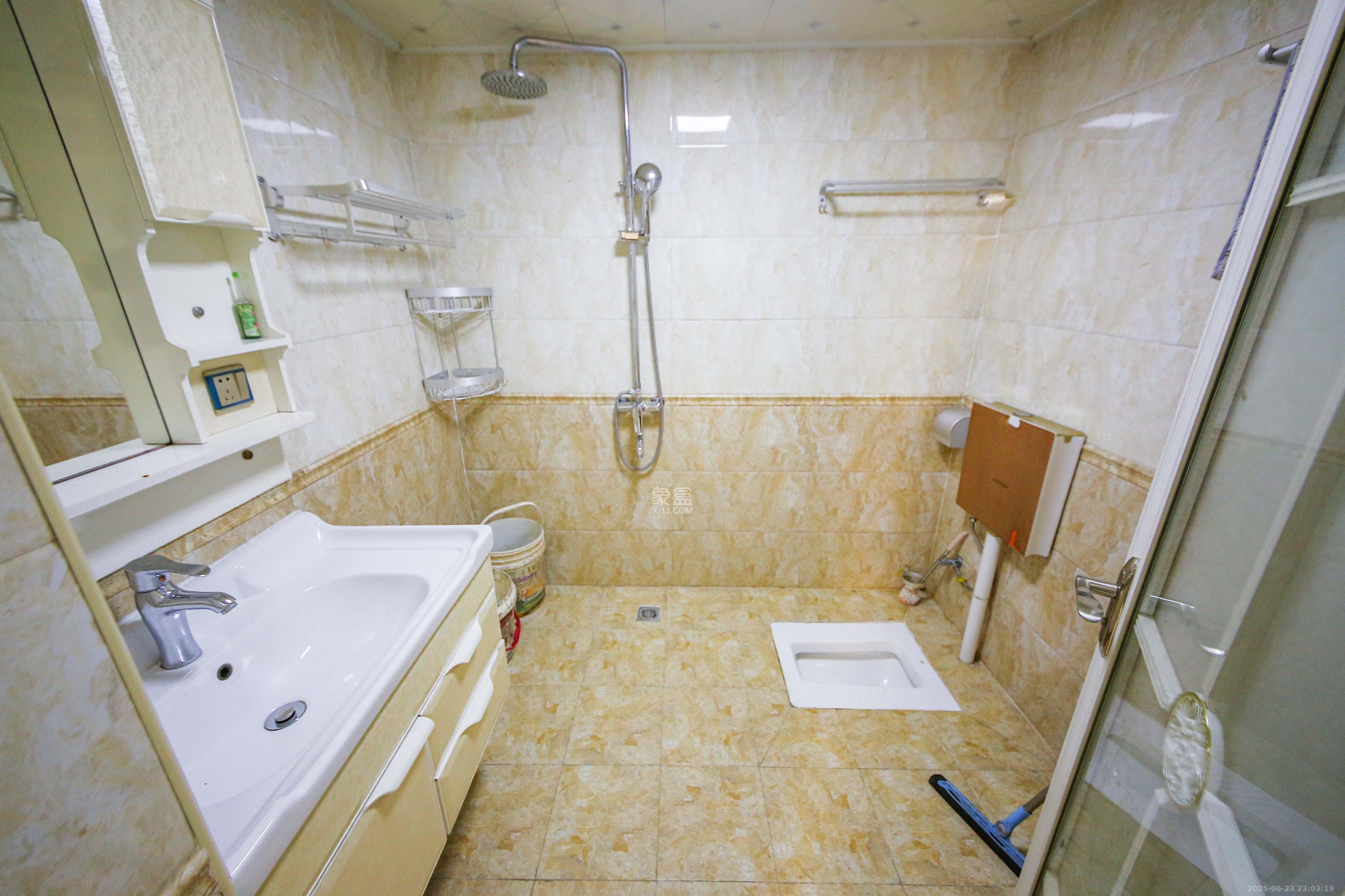 克拉美丽山庄(晟领国际)  2室2厅1卫    63.8万 克拉美丽山庄(晟领国际)  2室2厅1卫    63.8万卫生间