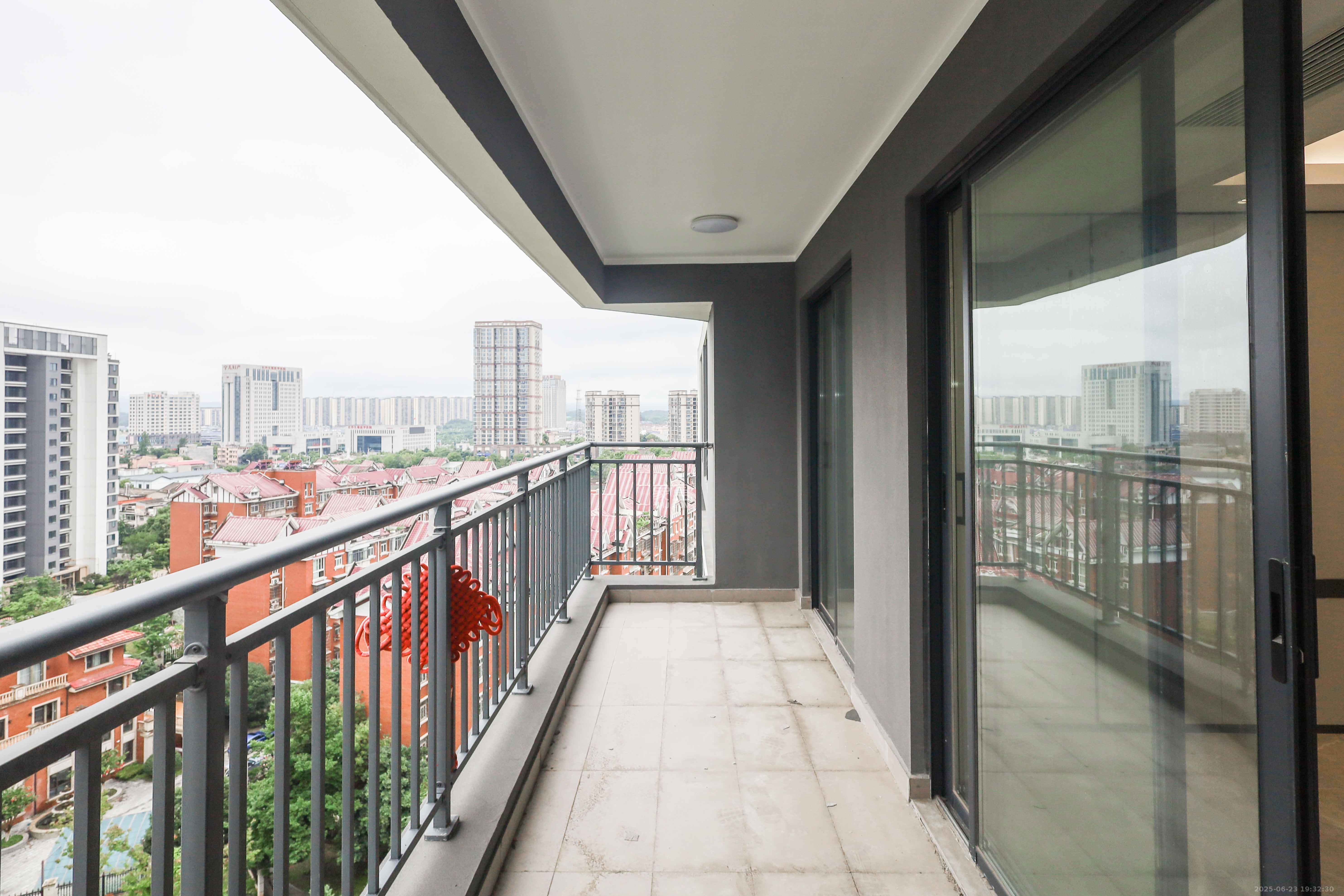 旭辉铂宸府 4室2厅2卫 149.9万 旭辉铂宸府 4室2厅2卫 149.9万阳台