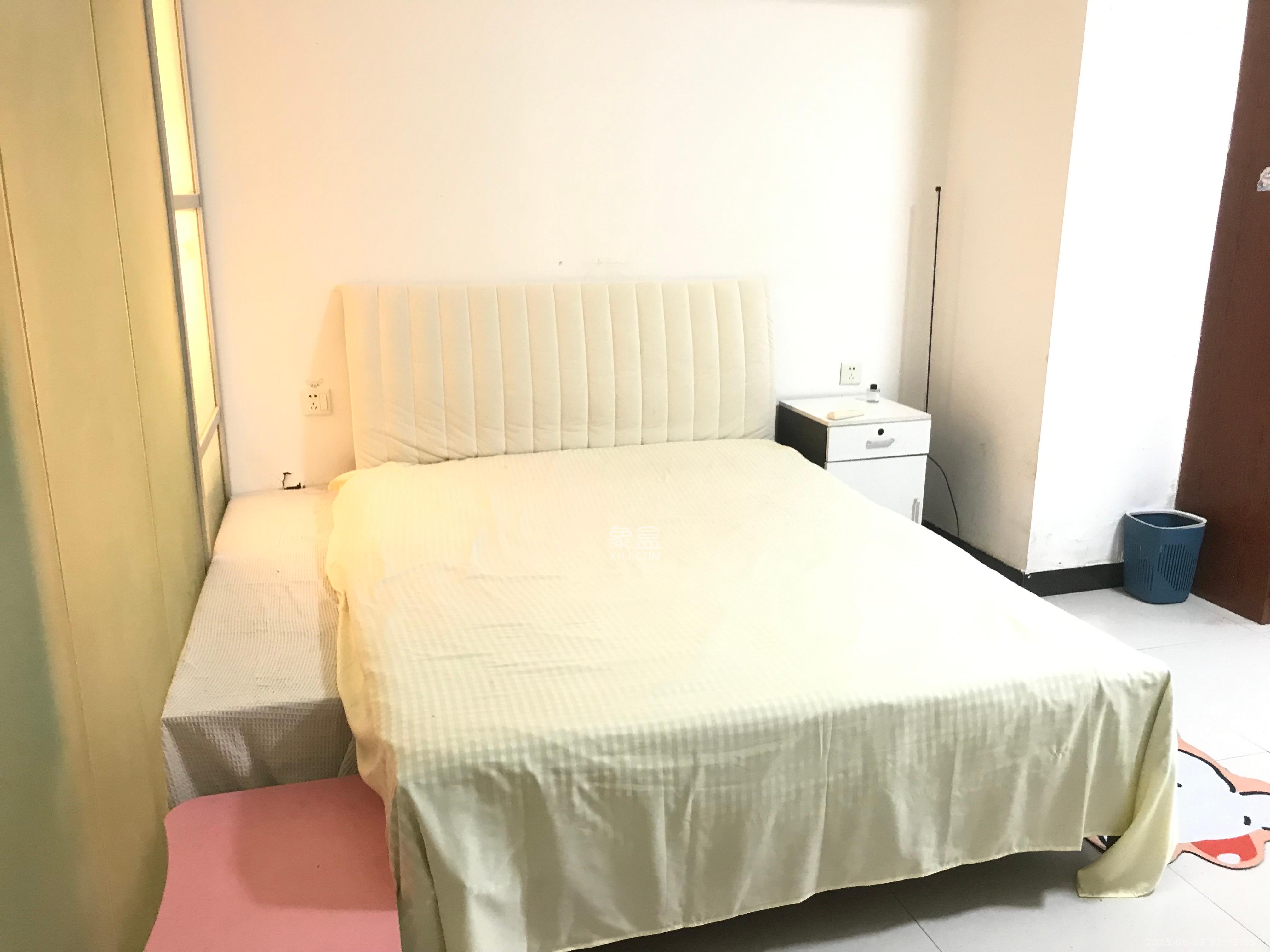 新长海广场  1室1厅1卫   1050.00元/月