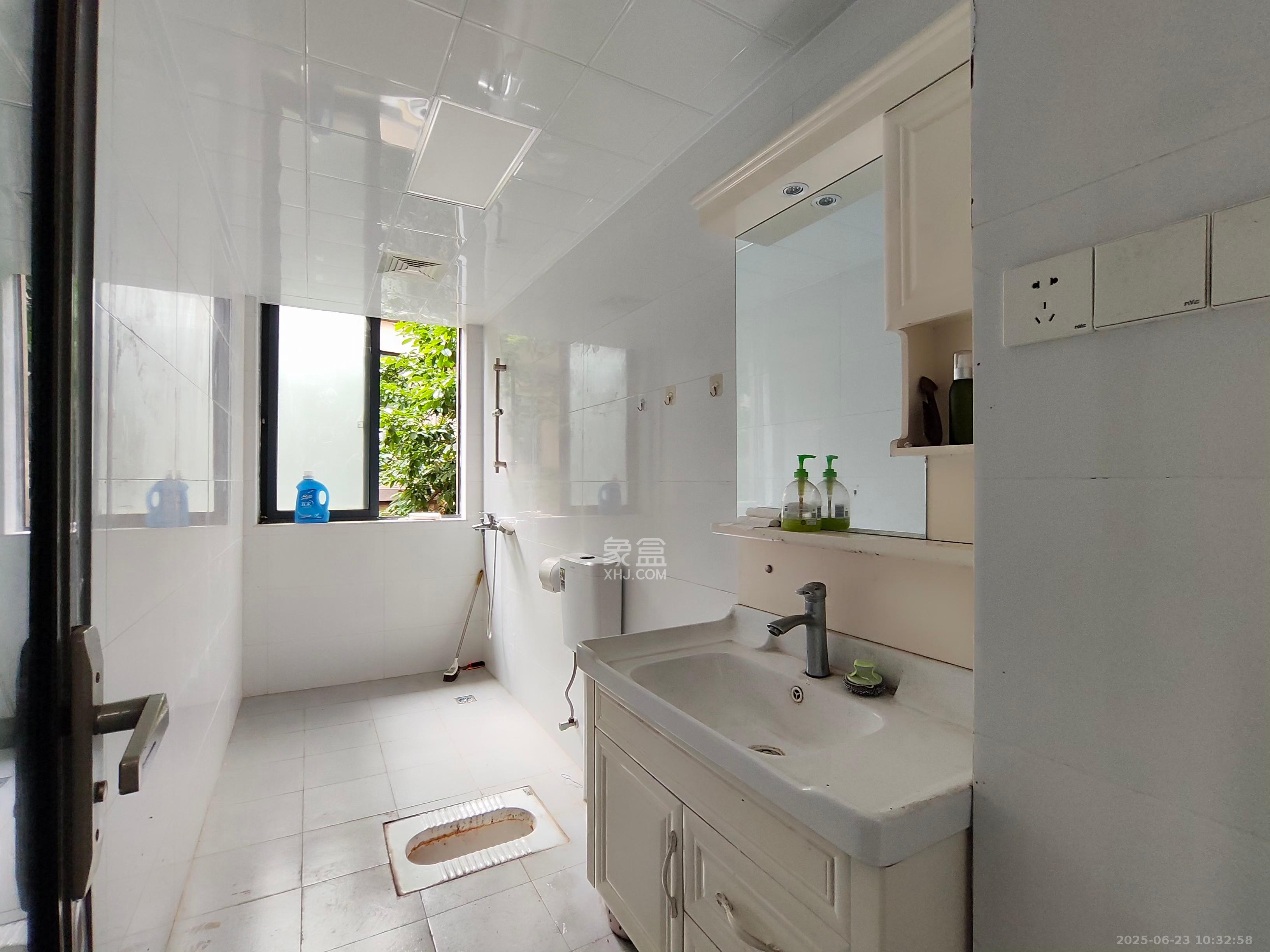 勤诚达新界  6室2厅2卫    3000.0元/月 勤诚达新界  6室2厅2卫    3000.0元/月室内图