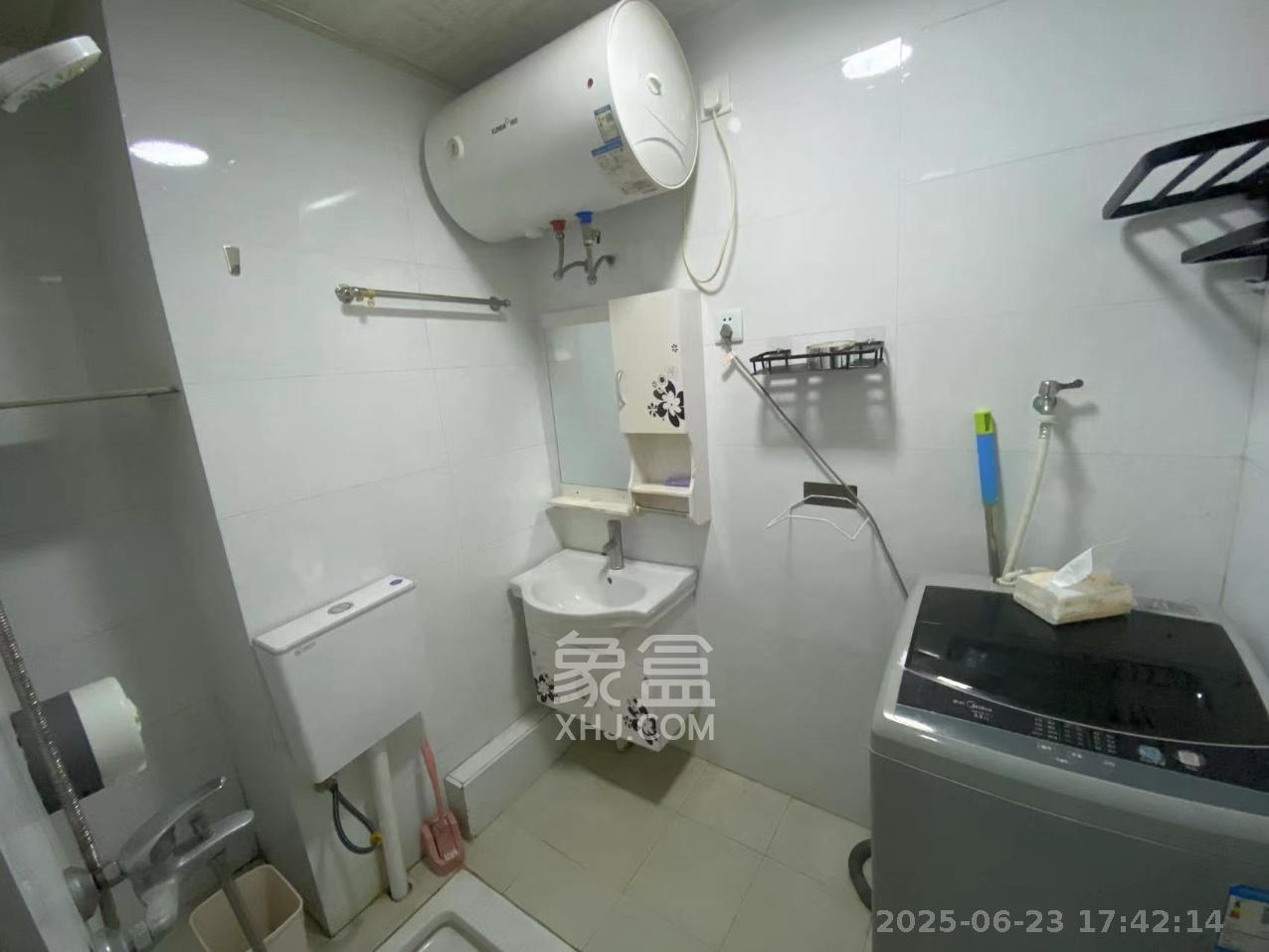 中建芙蓉嘉苑  1室1厅1卫    1200.0元/月 中建芙蓉嘉苑  1室1厅1卫    1200.0元/月室内图