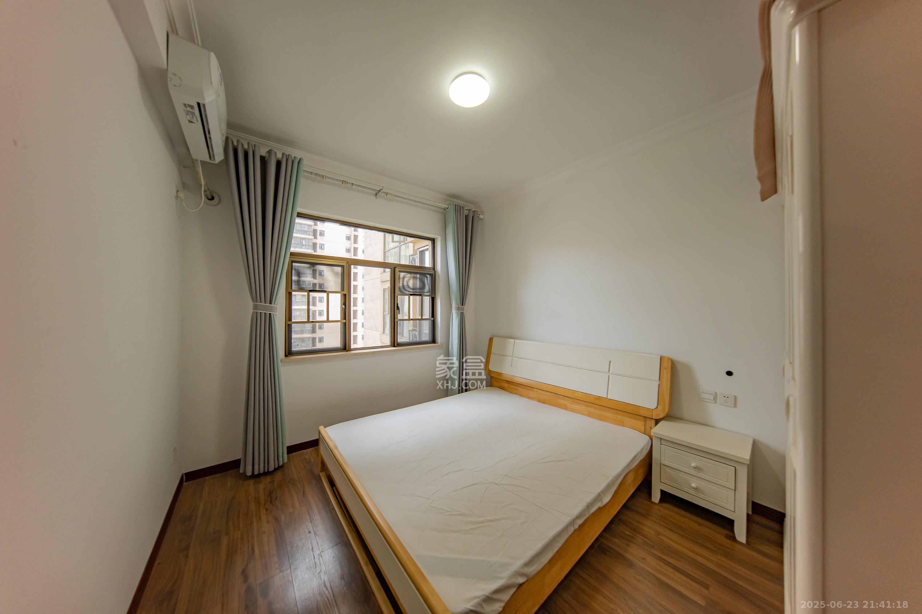 江山帝景哈佛 4室2厅2卫 120.0万 江山帝景哈佛 4室2厅2卫 120.0万卧室