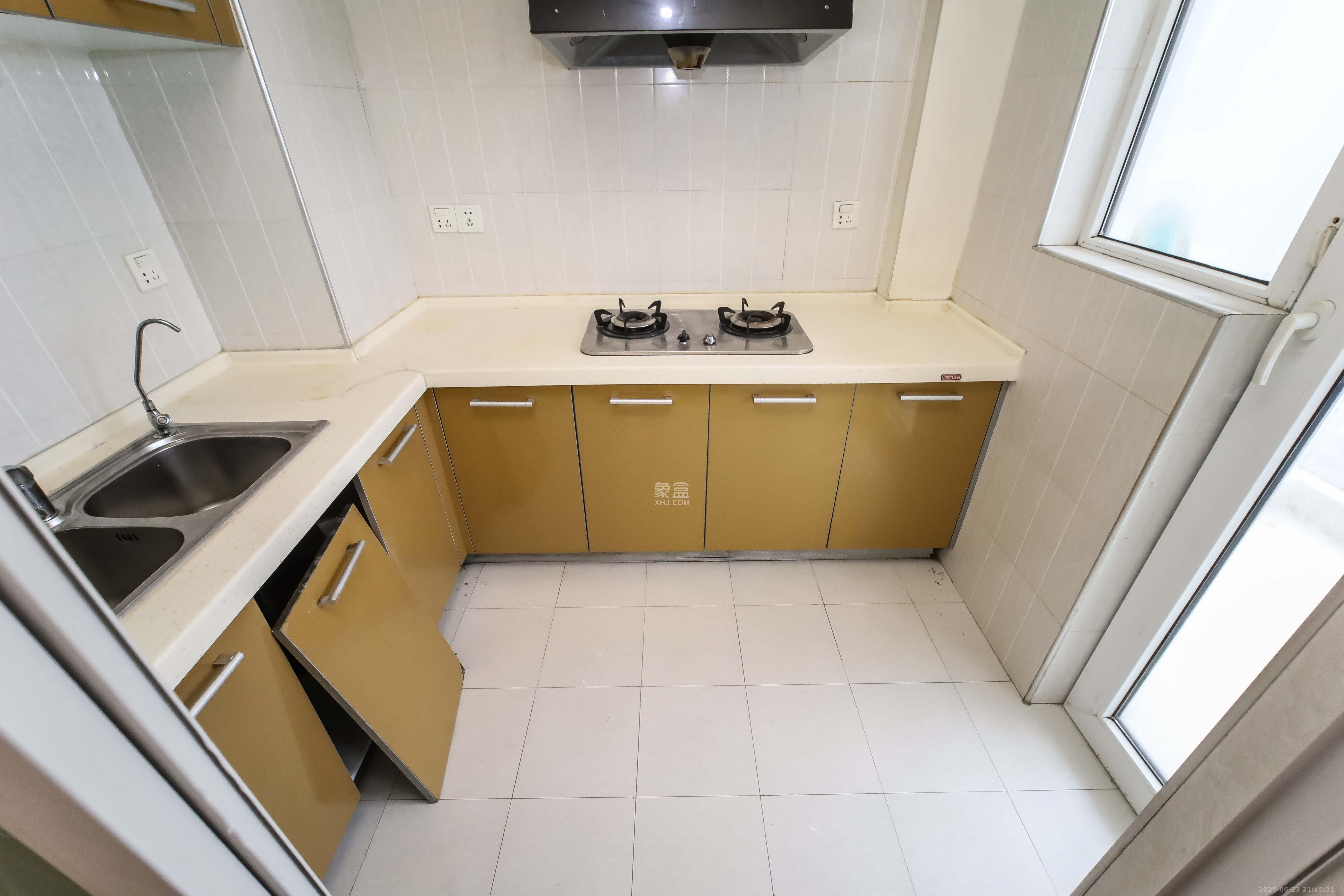 银港水晶城 3室2厅1卫 95.8万 银港水晶城 3室2厅1卫 95.8万厨房