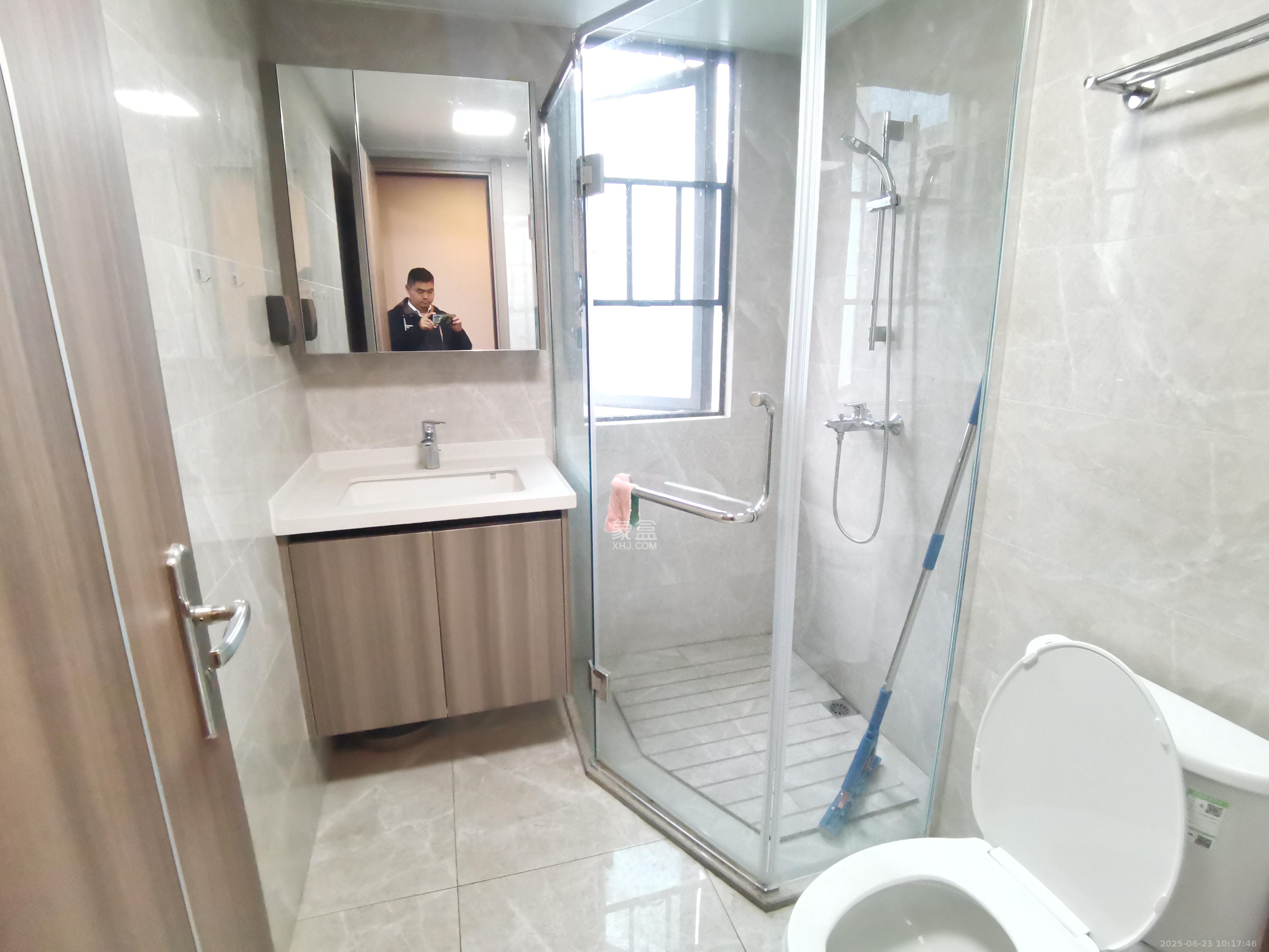 中海阅麓山二期  3室2厅2卫    3800.0元/月室内图