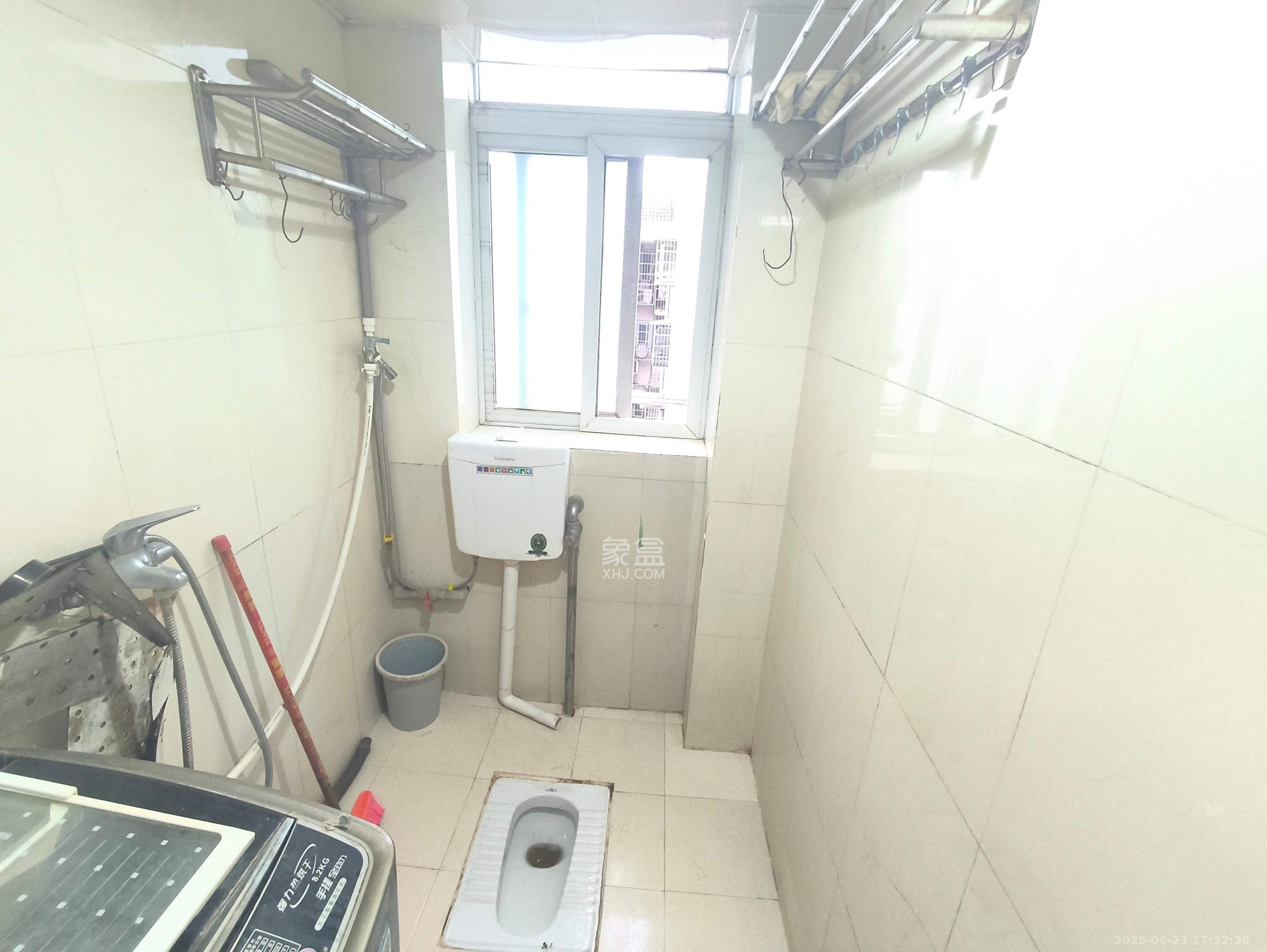 天剑社区(湖南省水利水电一公司宿舍) 3室2厅1卫 2000.0元/月 天剑社区(湖南省水利水电一公司宿舍) 3室2厅1卫 2000.0元/月室内图