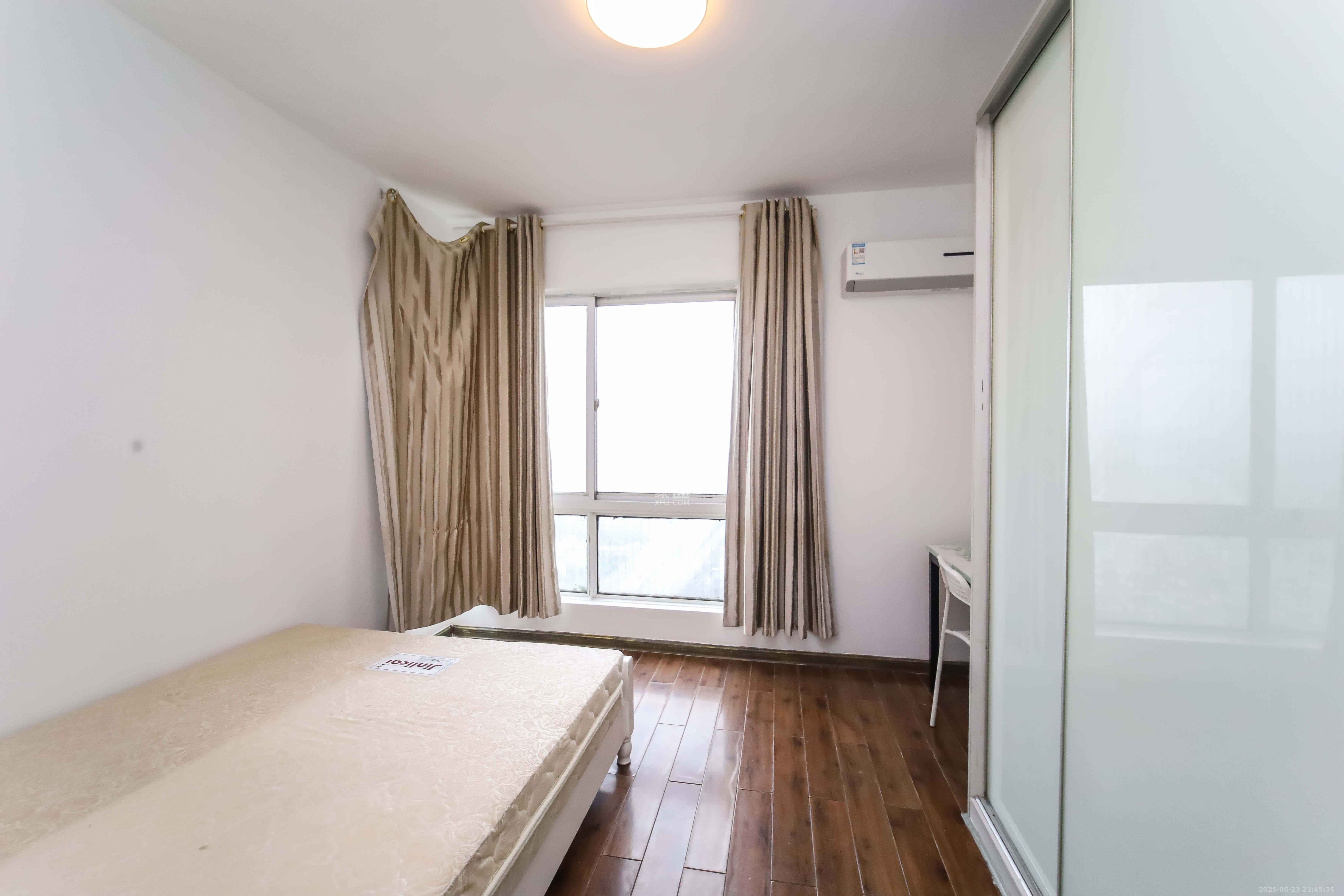 银港水晶城 3室2厅1卫 95.8万 银港水晶城 3室2厅1卫 95.8万卧室