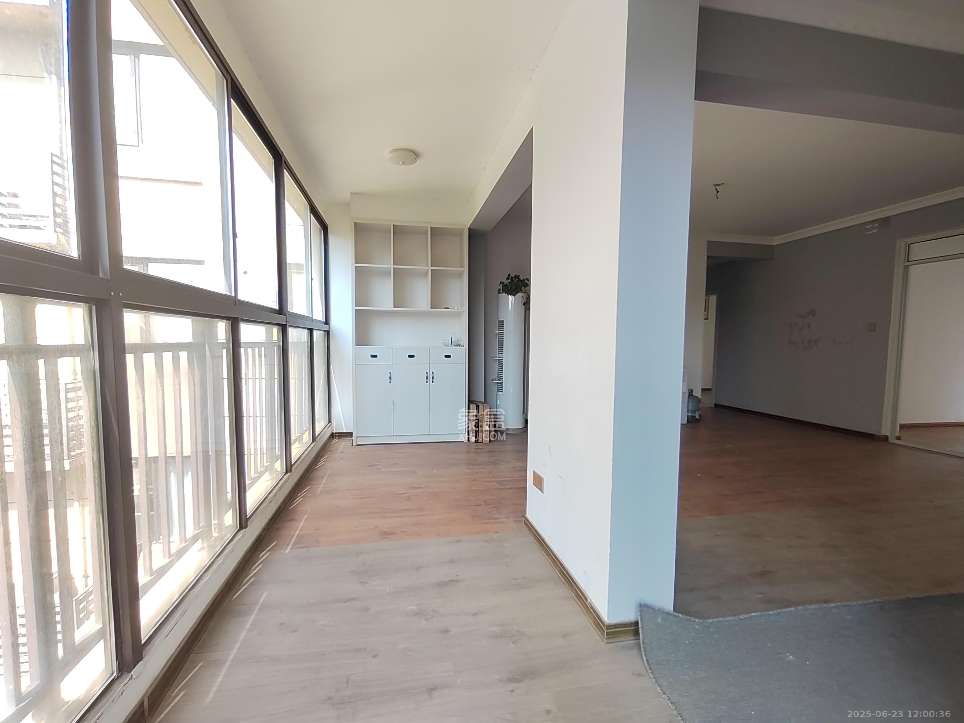 保利香槟国际 4室2厅2卫 2000.0元/月 保利香槟国际 4室2厅2卫 2000.0元/月室内图