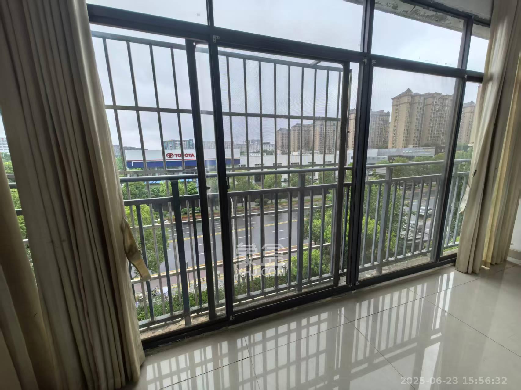 天和家园  3室2厅2卫    2500.0元/月 天和家园  3室2厅2卫    2500.0元/月室内图