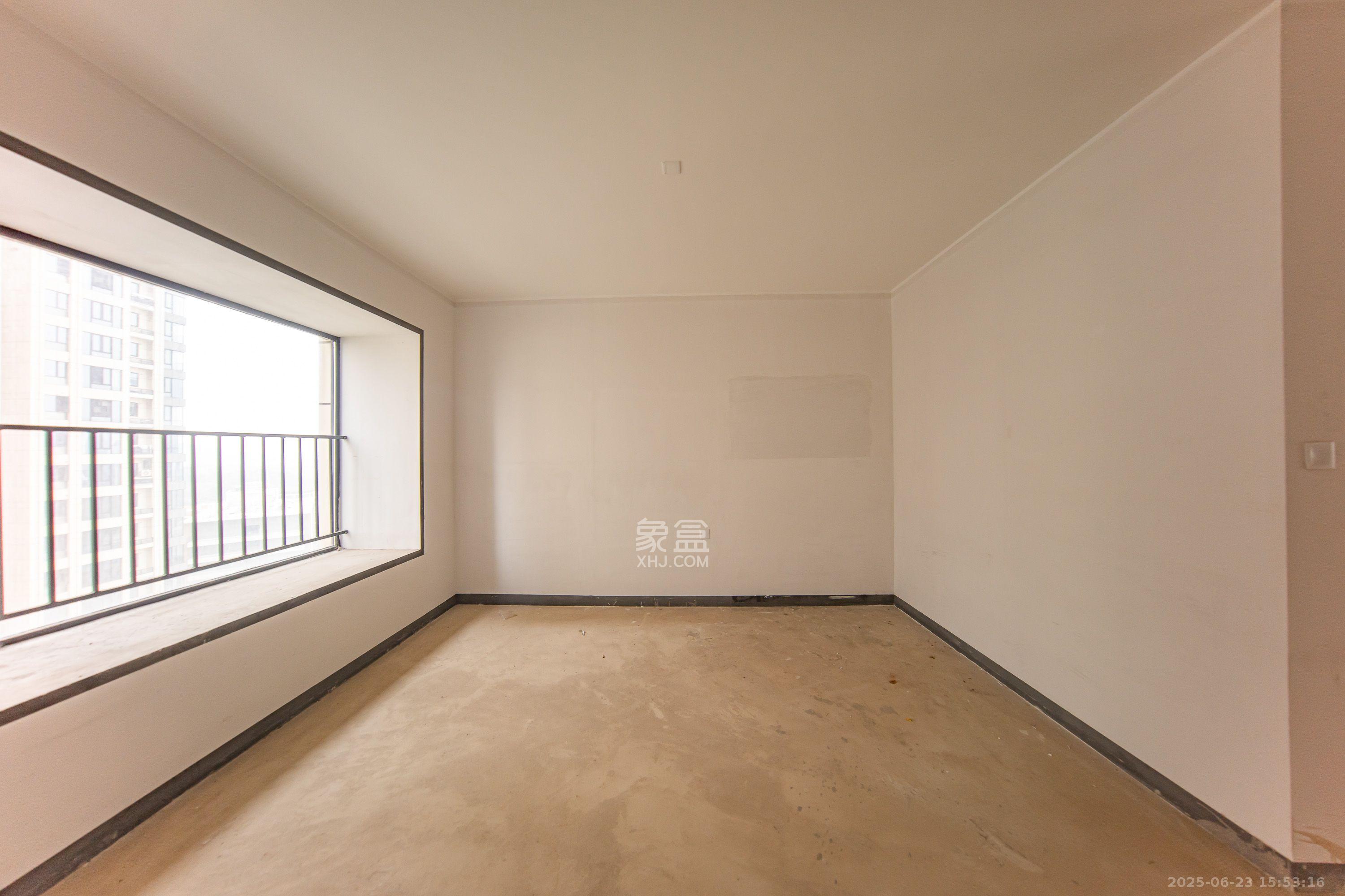 建投象山国际  4室2厅2卫   165.00万