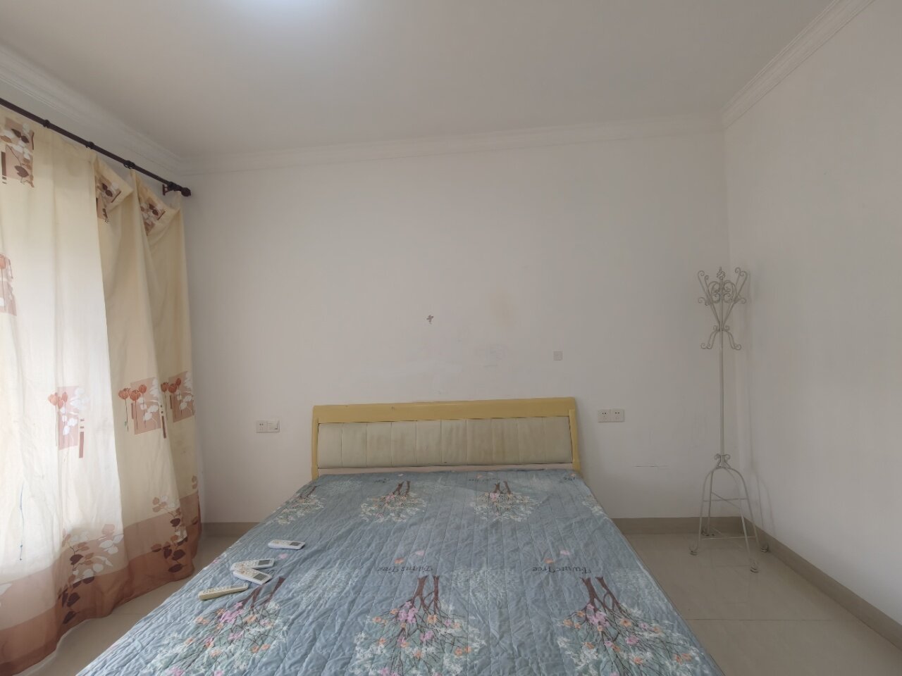 海秀花园 3室2厅2卫 2600.0元/月 海秀花园 3室2厅2卫 2600.0元/月室内图