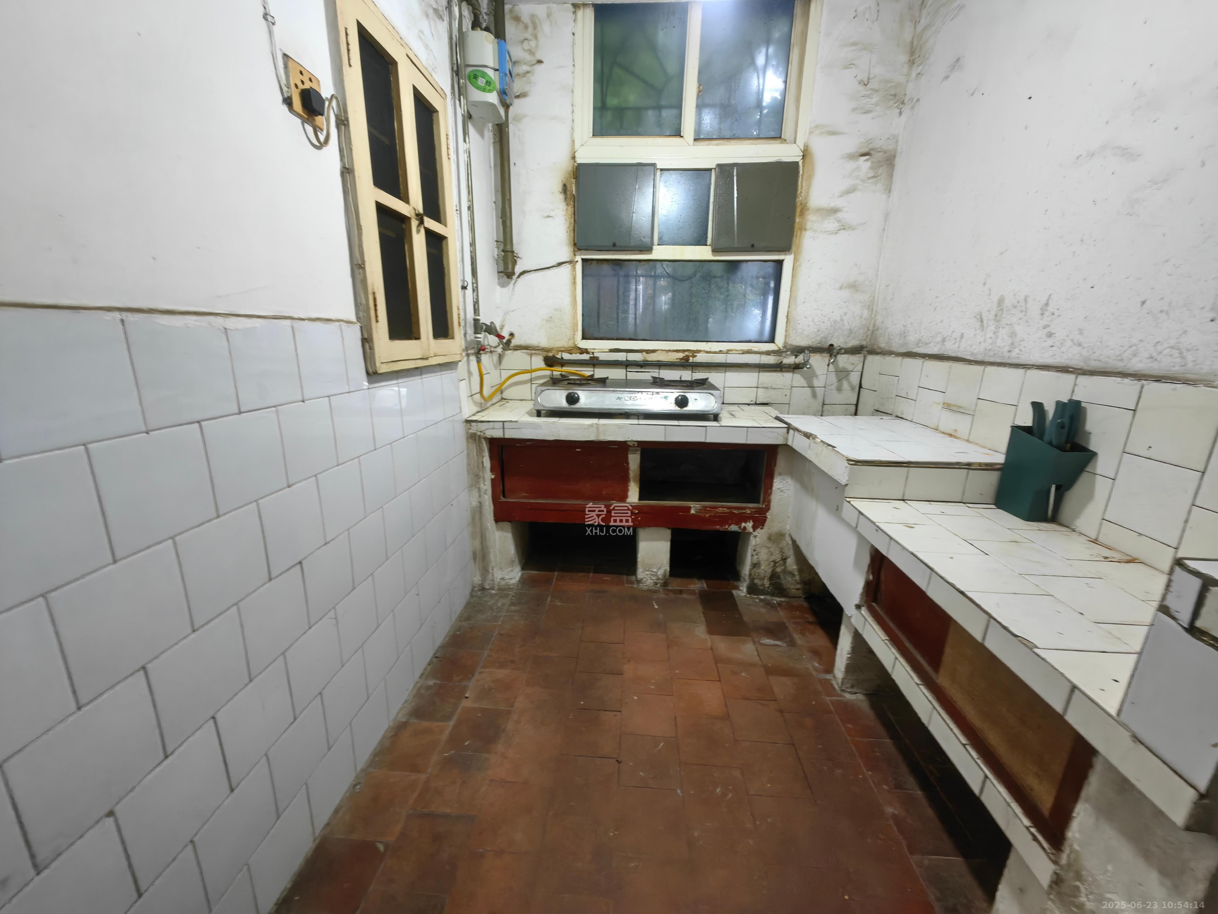 窑岭农业银行宿舍  2室1厅1卫    1680.0元/月 窑岭农业银行宿舍  2室1厅1卫    1680.0元/月室内图