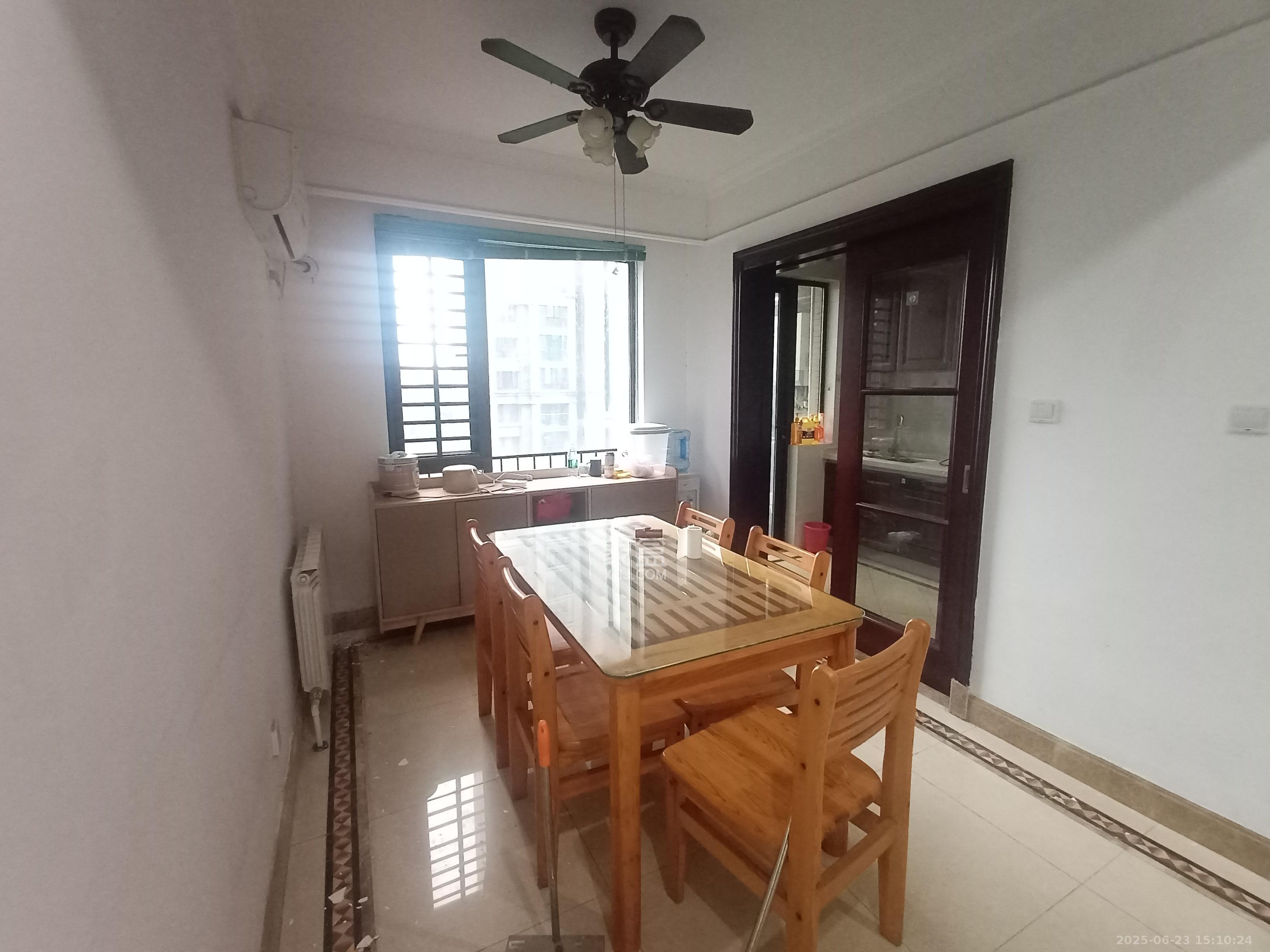 中海国际一期  4室2厅2卫    2500.0元/月室内图