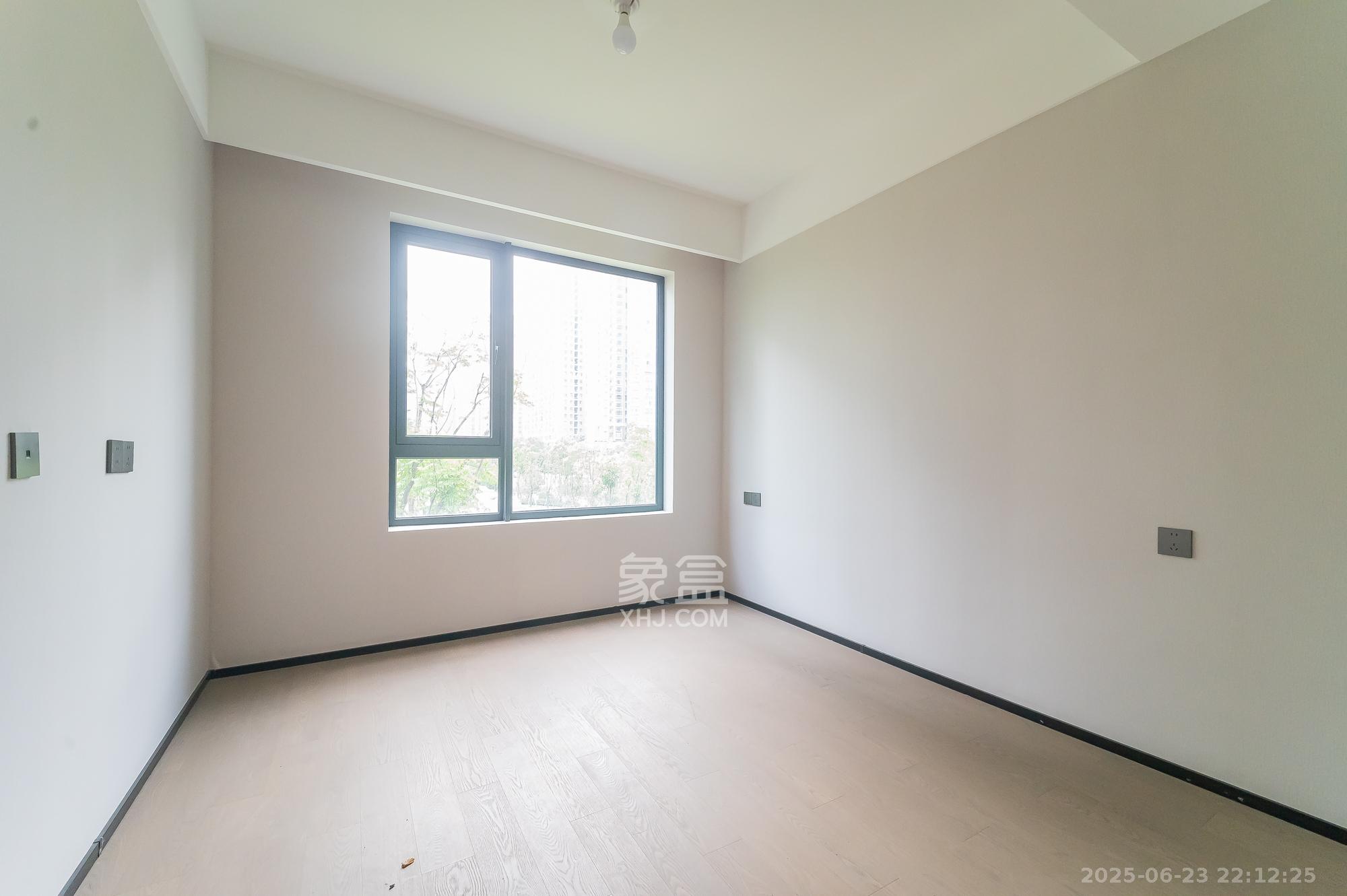 万科松湖天地 4室2厅3卫 249.0万 万科松湖天地 4室2厅3卫 249.0万卧室