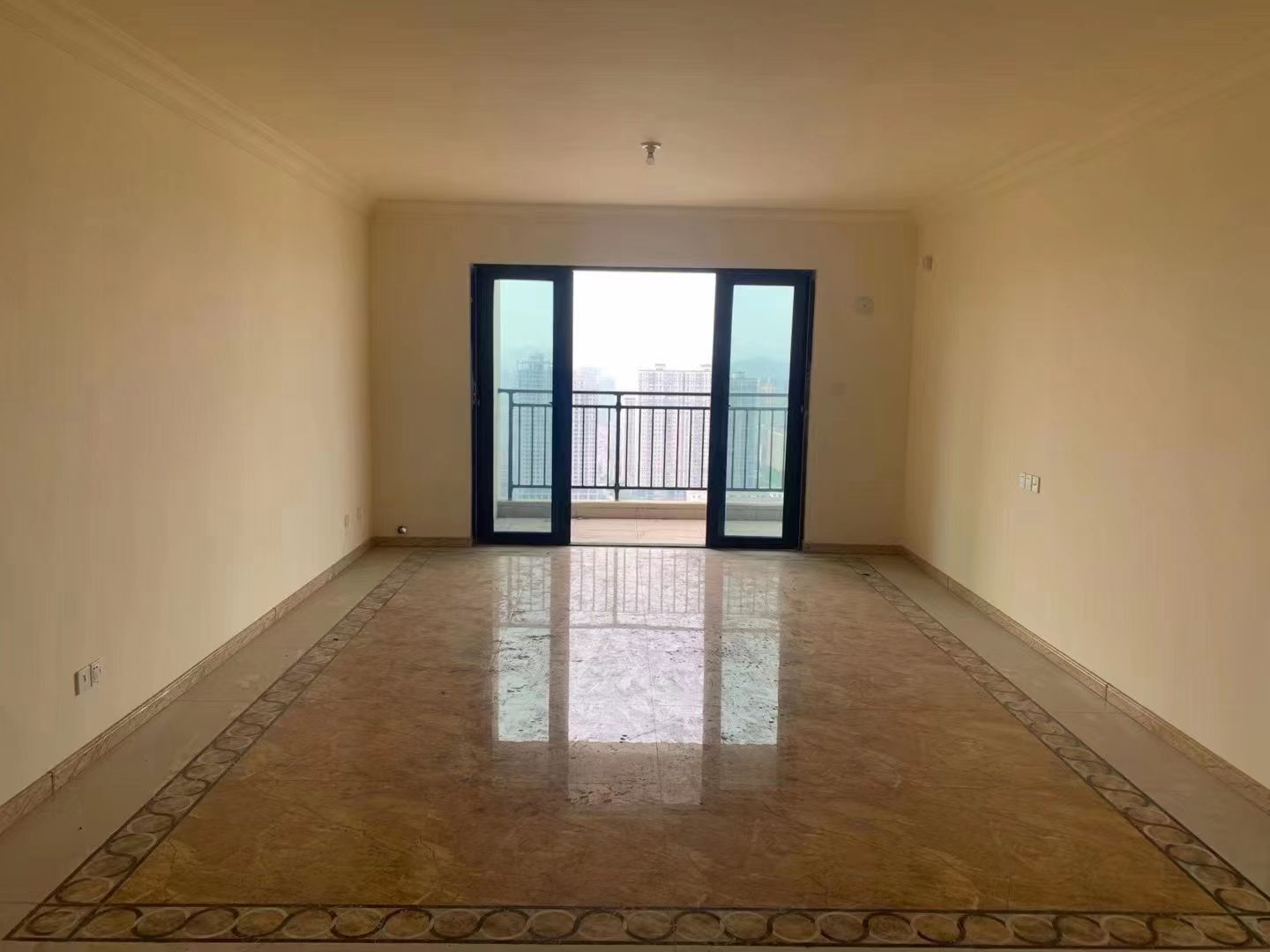 碧桂园娄星府 4室2厅2卫 2200.0元/月 碧桂园娄星府 4室2厅2卫 2200.0元/月室内图