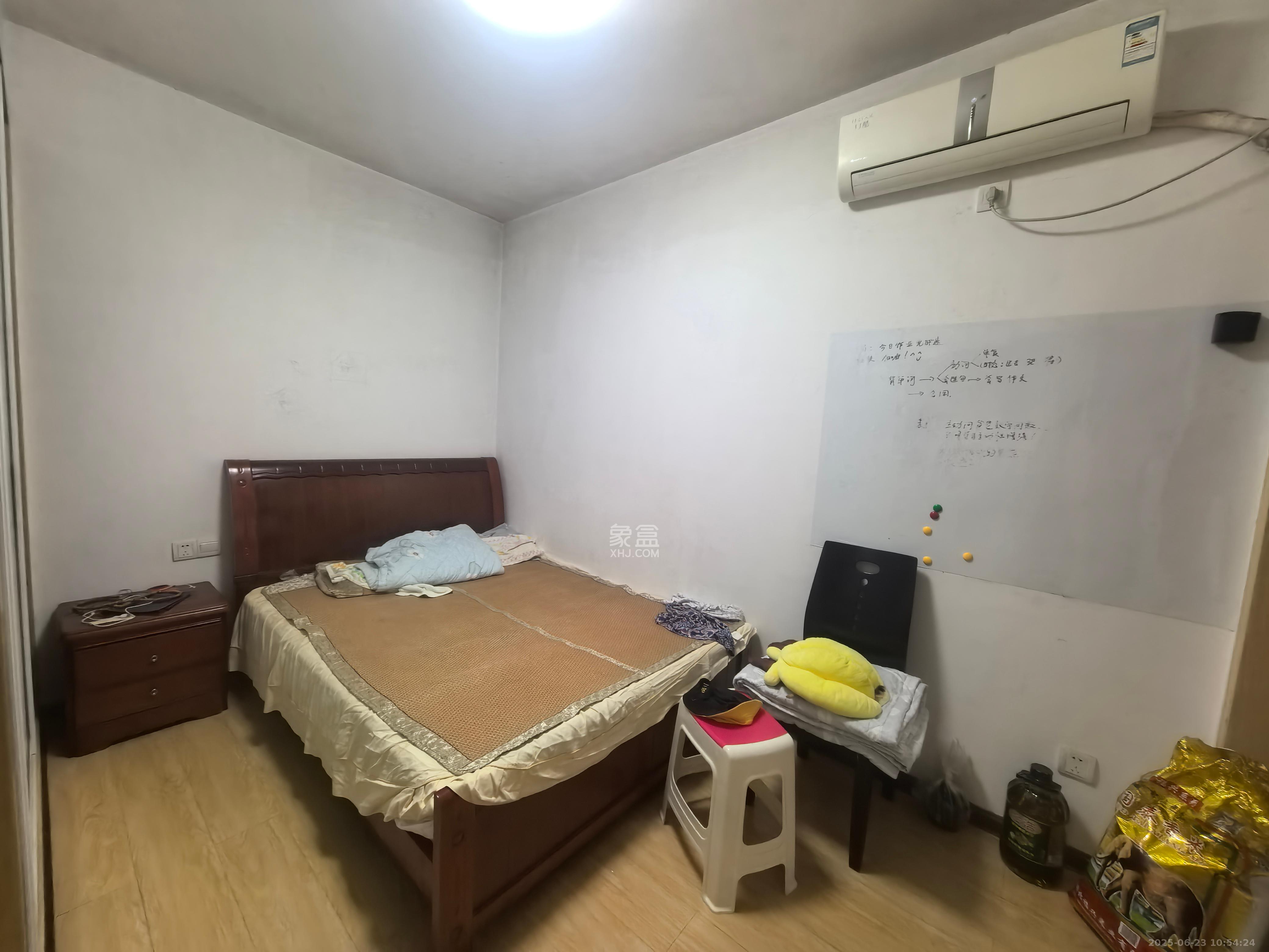 三一街区  3室2厅1卫   1800.00元/月室内图