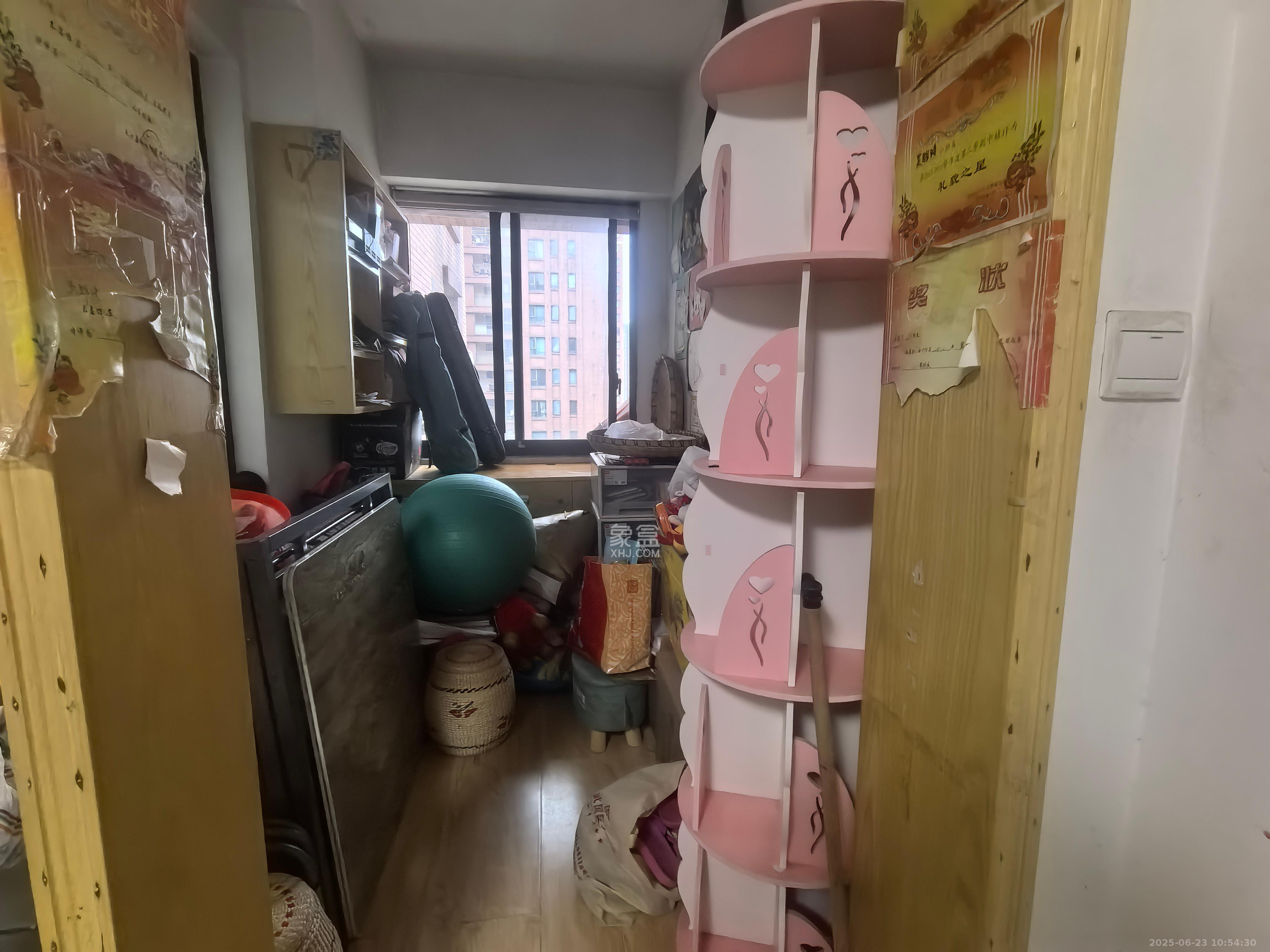 三一街区  3室2厅1卫   1800.00元/月室内图