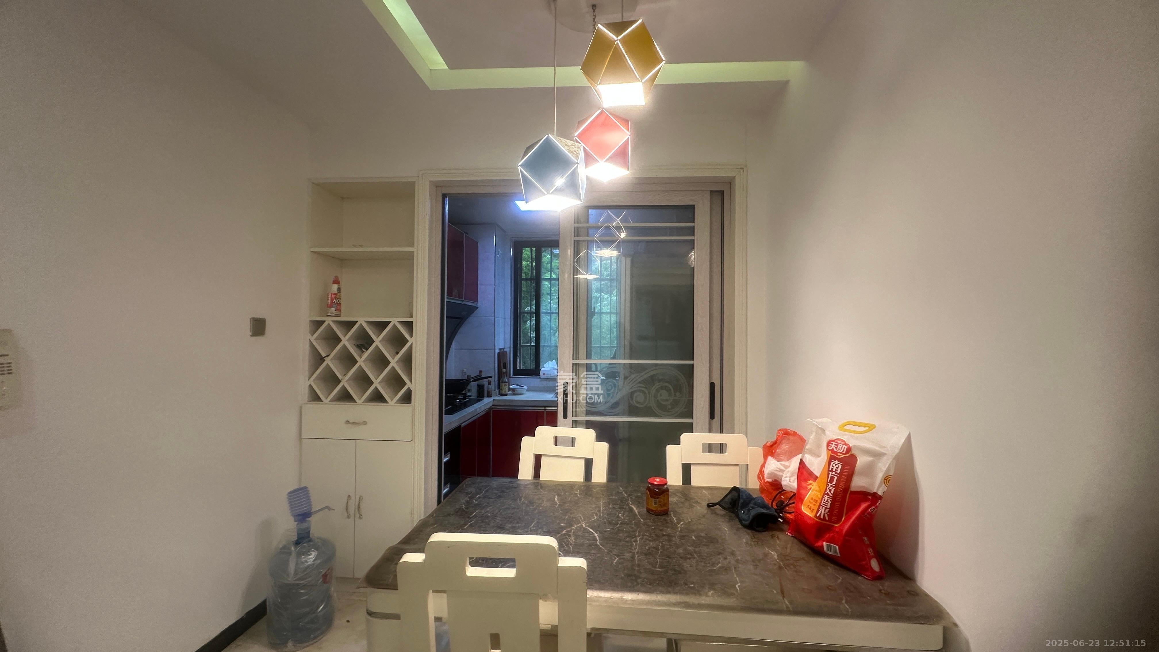 新城国际花都 3室2厅1卫 1700.0元/月 新城国际花都 3室2厅1卫 1700.0元/月室内图