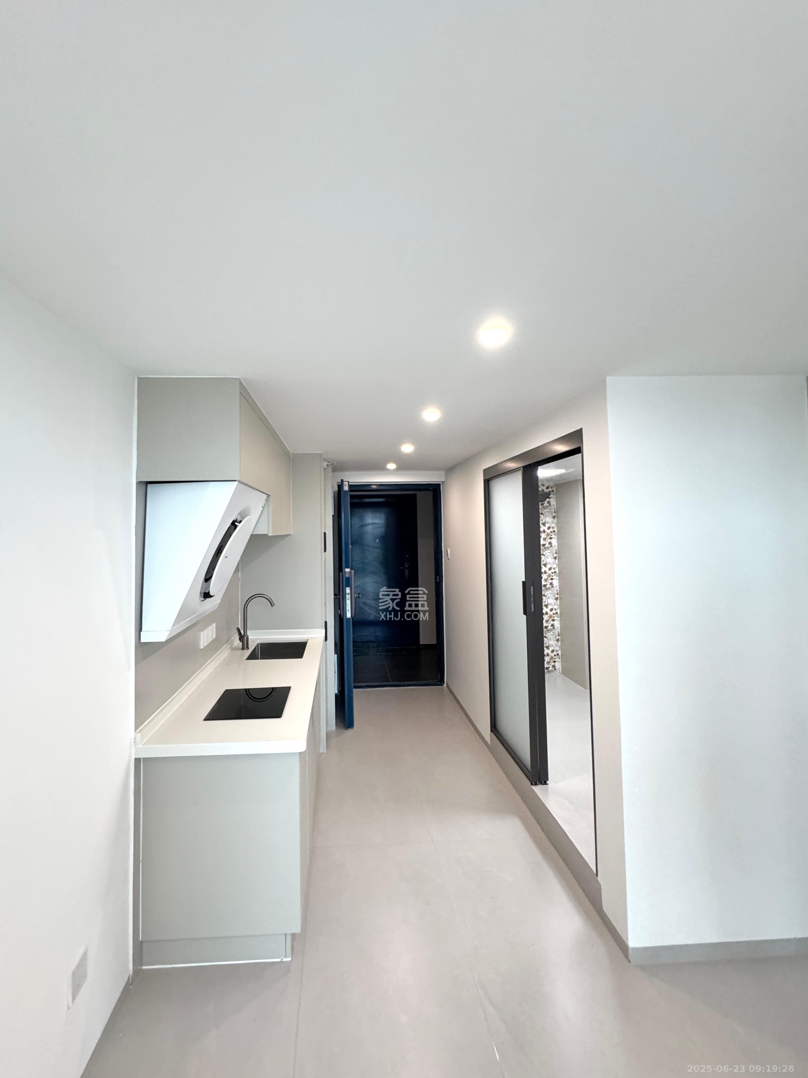 绿地V岛  2室1厅1卫    2500.0元/月室内图