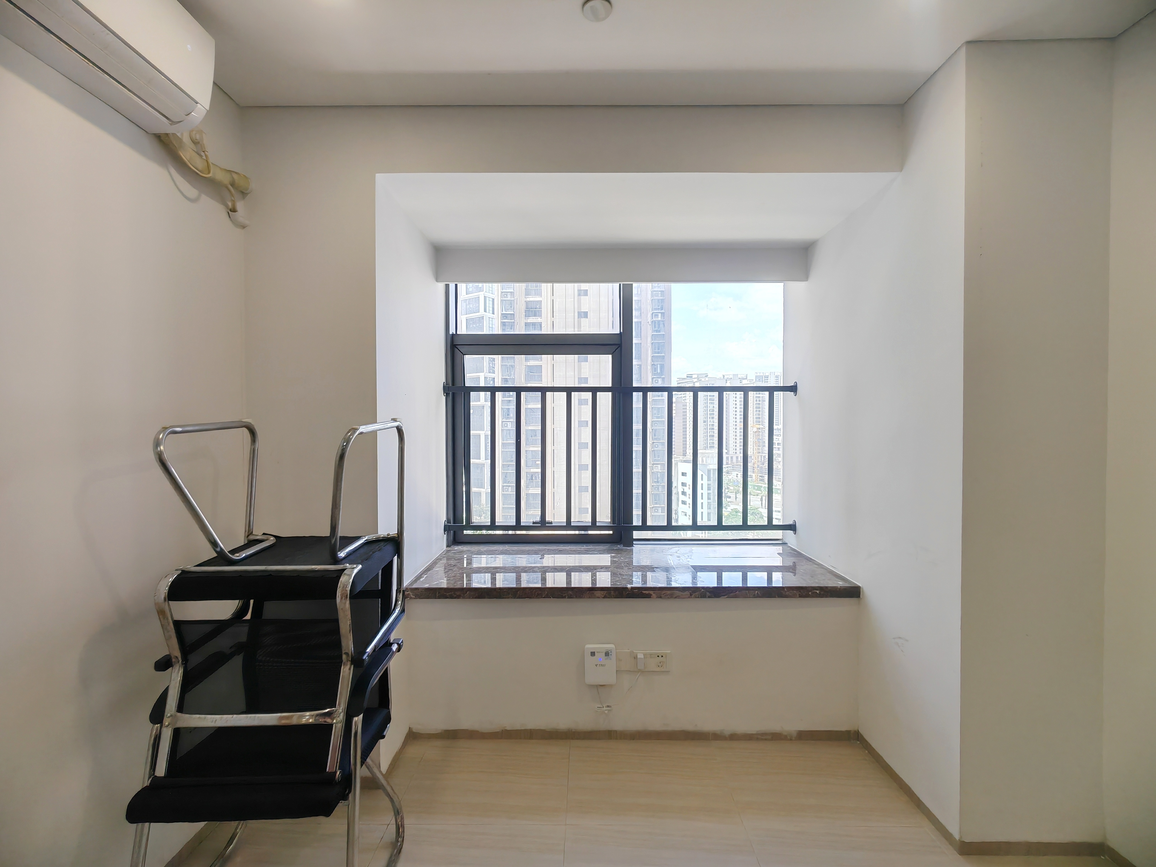 海航豪庭南苑 1室1厅1卫 120.0万 海航豪庭南苑 1室1厅1卫 120.0万客厅