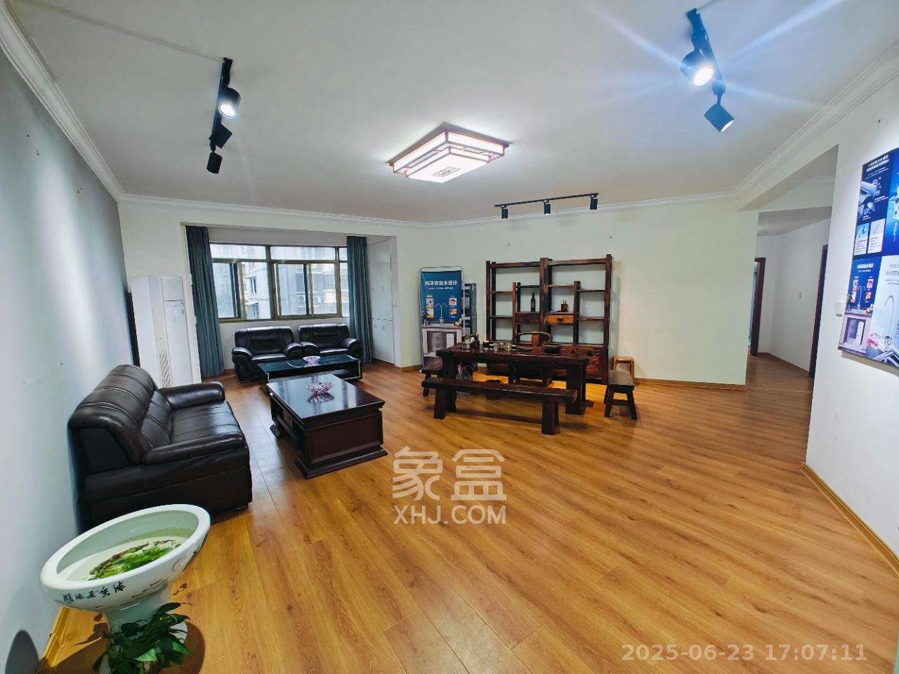 阳光走廊  4室2厅2卫    3800.0元/月 阳光走廊  4室2厅2卫    3800.0元/月室内图