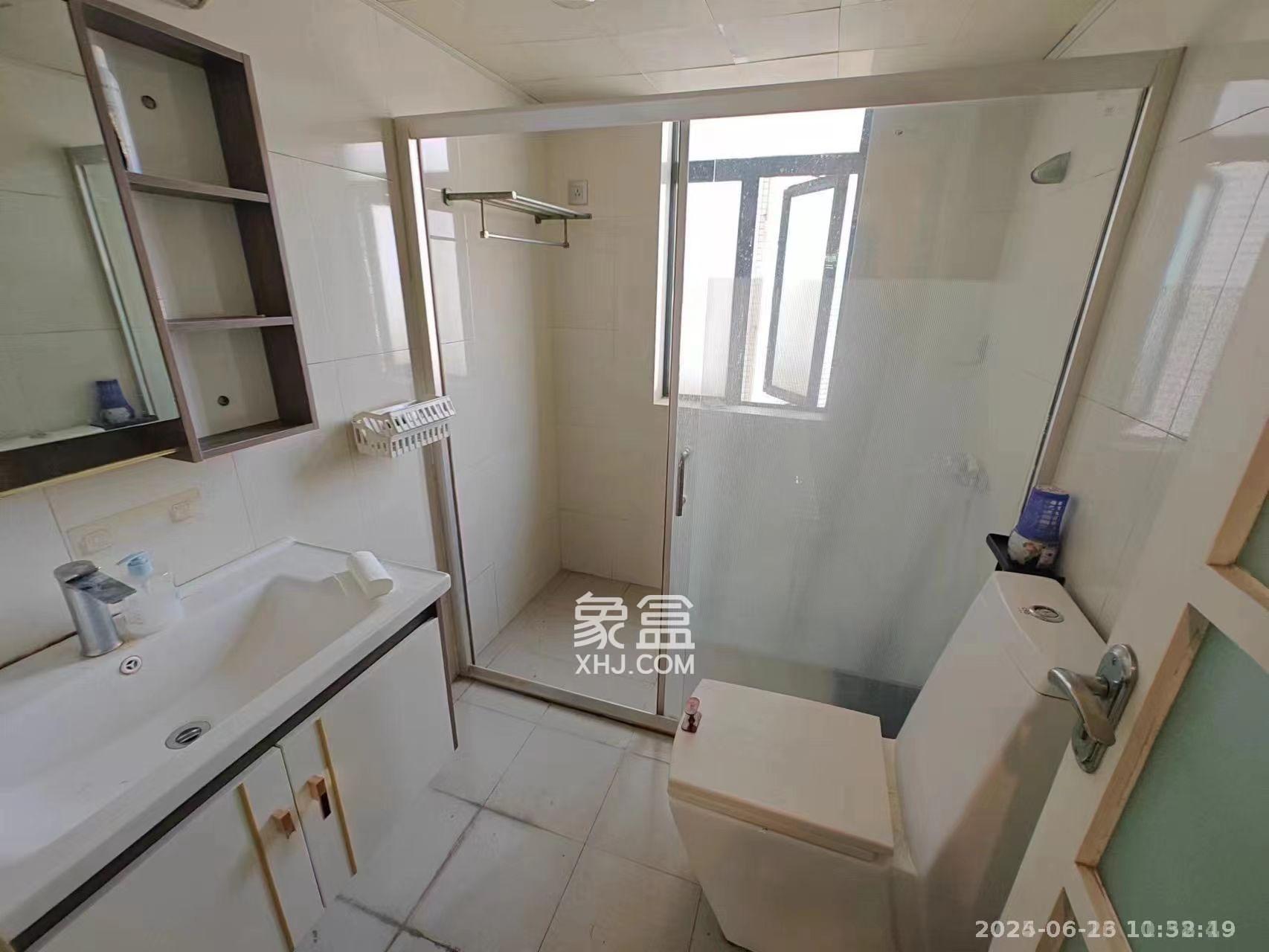 王府花园  3室2厅1卫   3500.00元/月室内图
