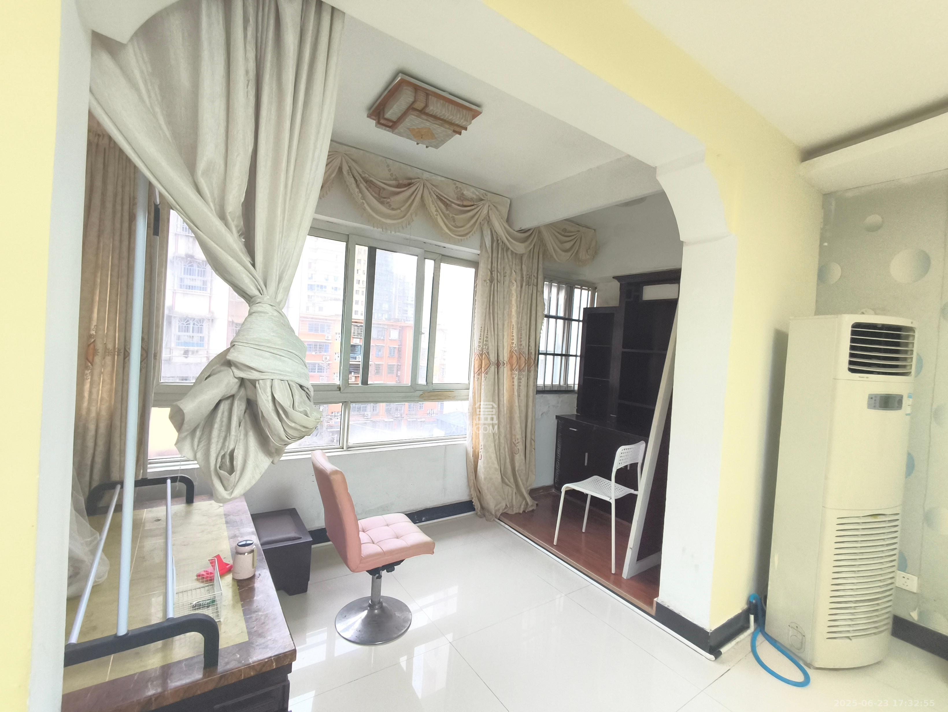 天剑社区(湖南省水利水电一公司宿舍) 3室2厅1卫 2000.0元/月 天剑社区(湖南省水利水电一公司宿舍) 3室2厅1卫 2000.0元/月室内图