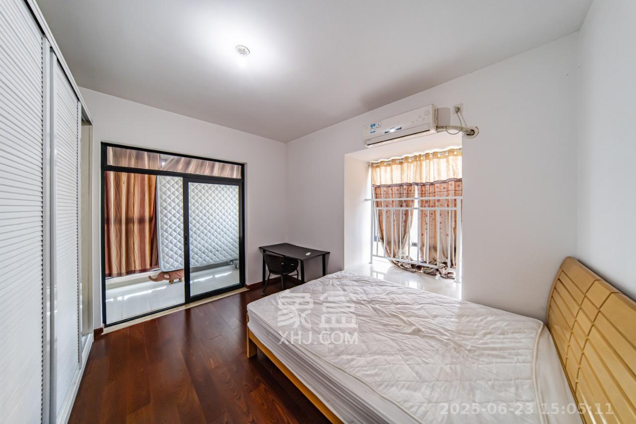 阳光100三期 2室2厅1卫 2400.0元/月 阳光100三期 2室2厅1卫 2400.0元/月室内图