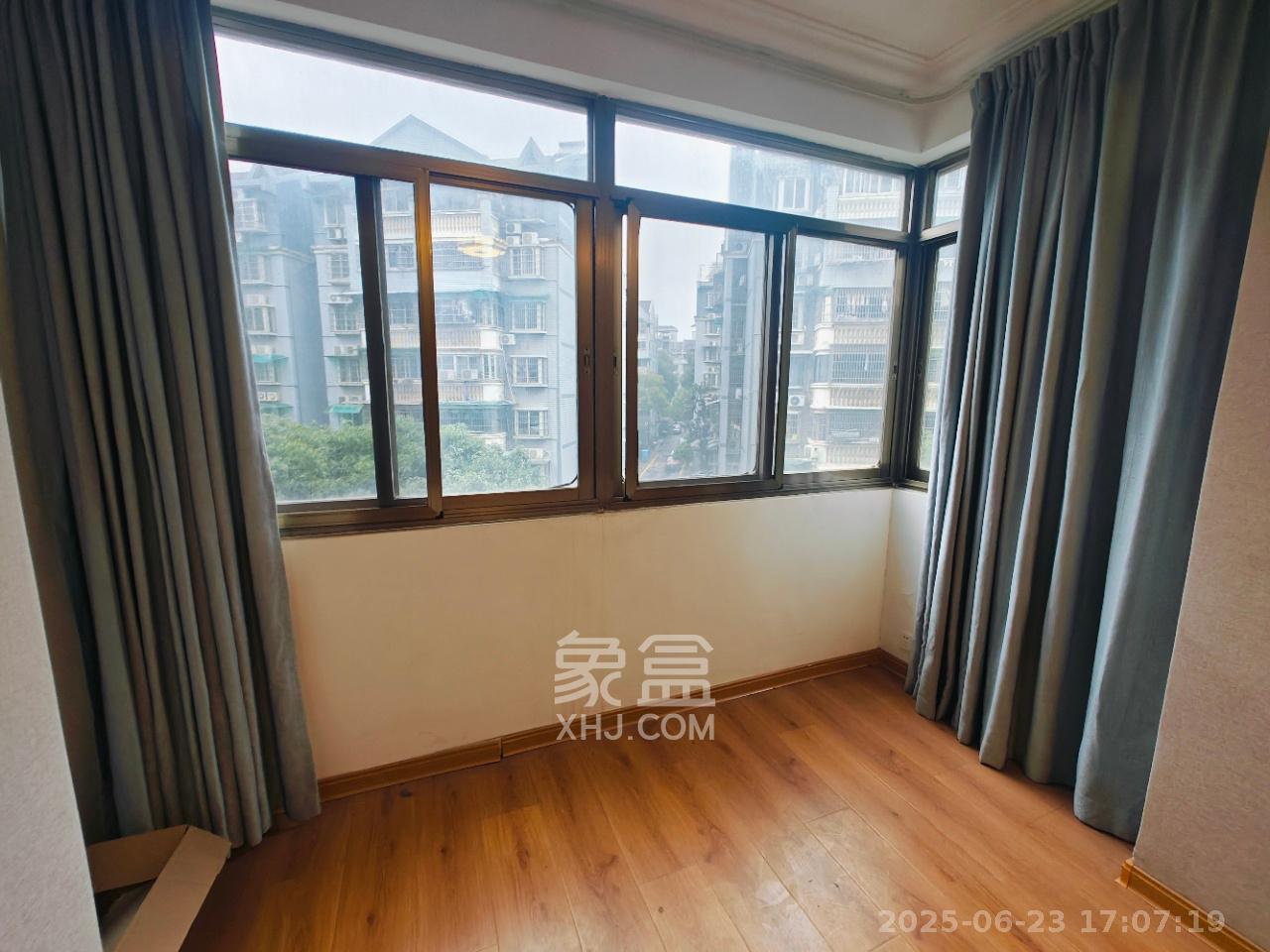 阳光走廊  4室2厅2卫    3800.0元/月 阳光走廊  4室2厅2卫    3800.0元/月室内图