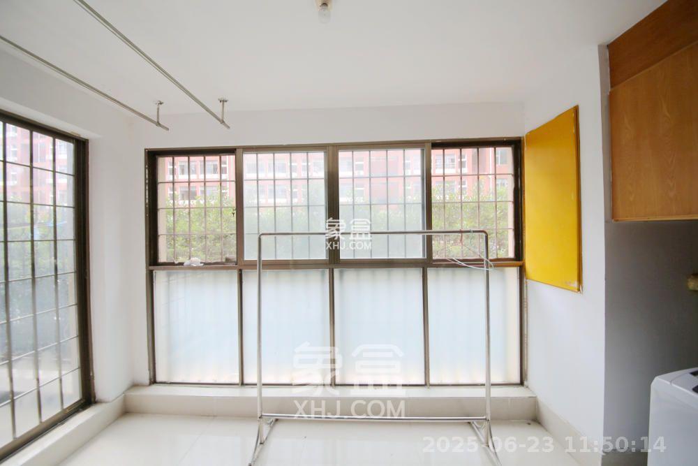 三江花中城 2室2厅1卫 2200.0元/月 三江花中城 2室2厅1卫 2200.0元/月室内图