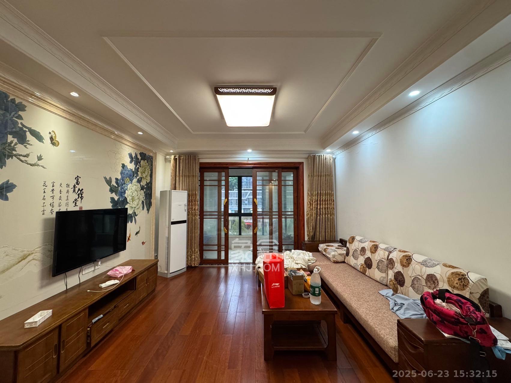 中南红领邦(红星嘉和苑) 1室2厅2卫 2500.0元/月 中南红领邦(红星嘉和苑) 1室2厅2卫 2500.0元/月室内图