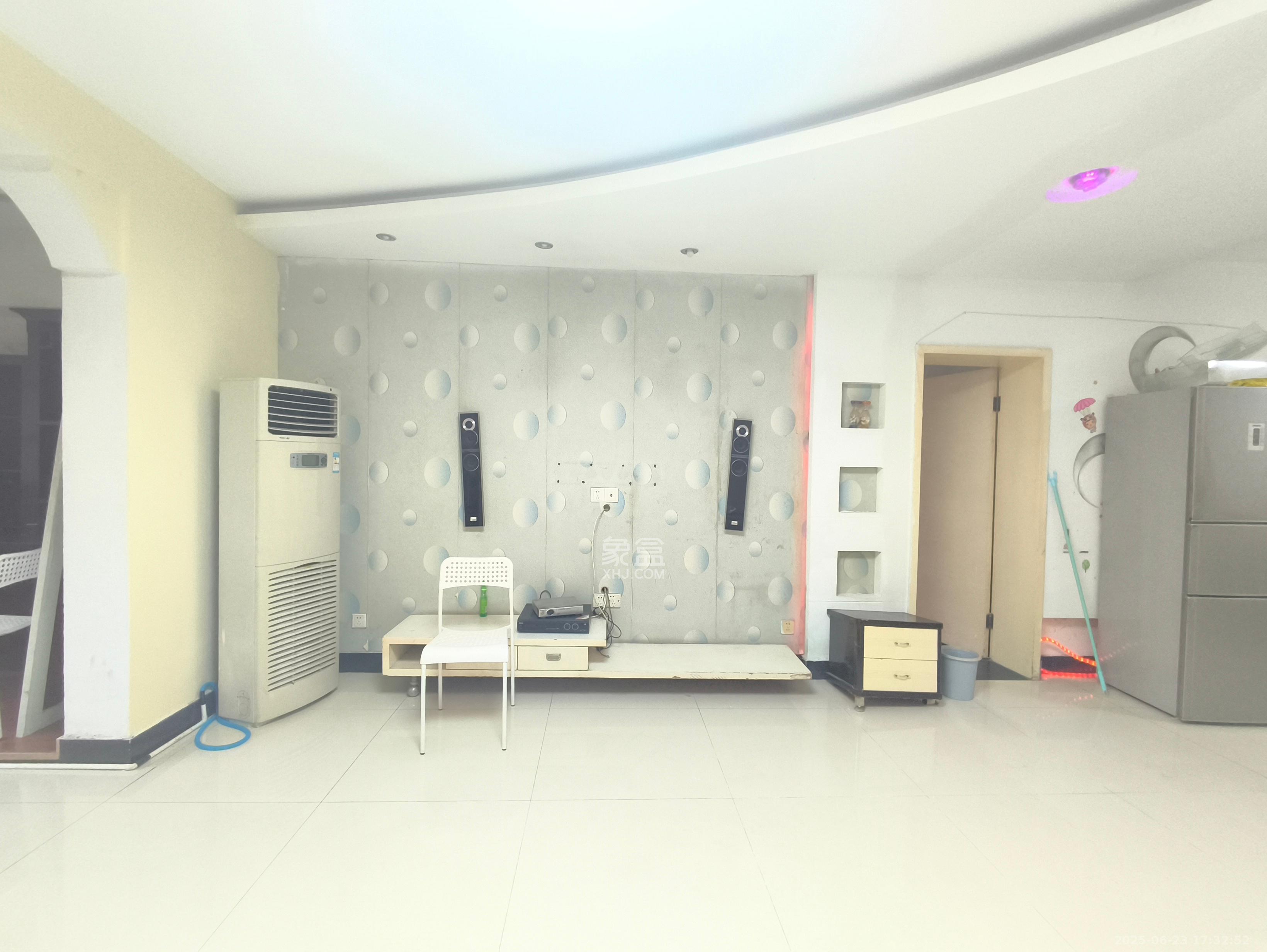 天剑社区(湖南省水利水电一公司宿舍) 3室2厅1卫 2000.0元/月 天剑社区(湖南省水利水电一公司宿舍) 3室2厅1卫 2000.0元/月室内图