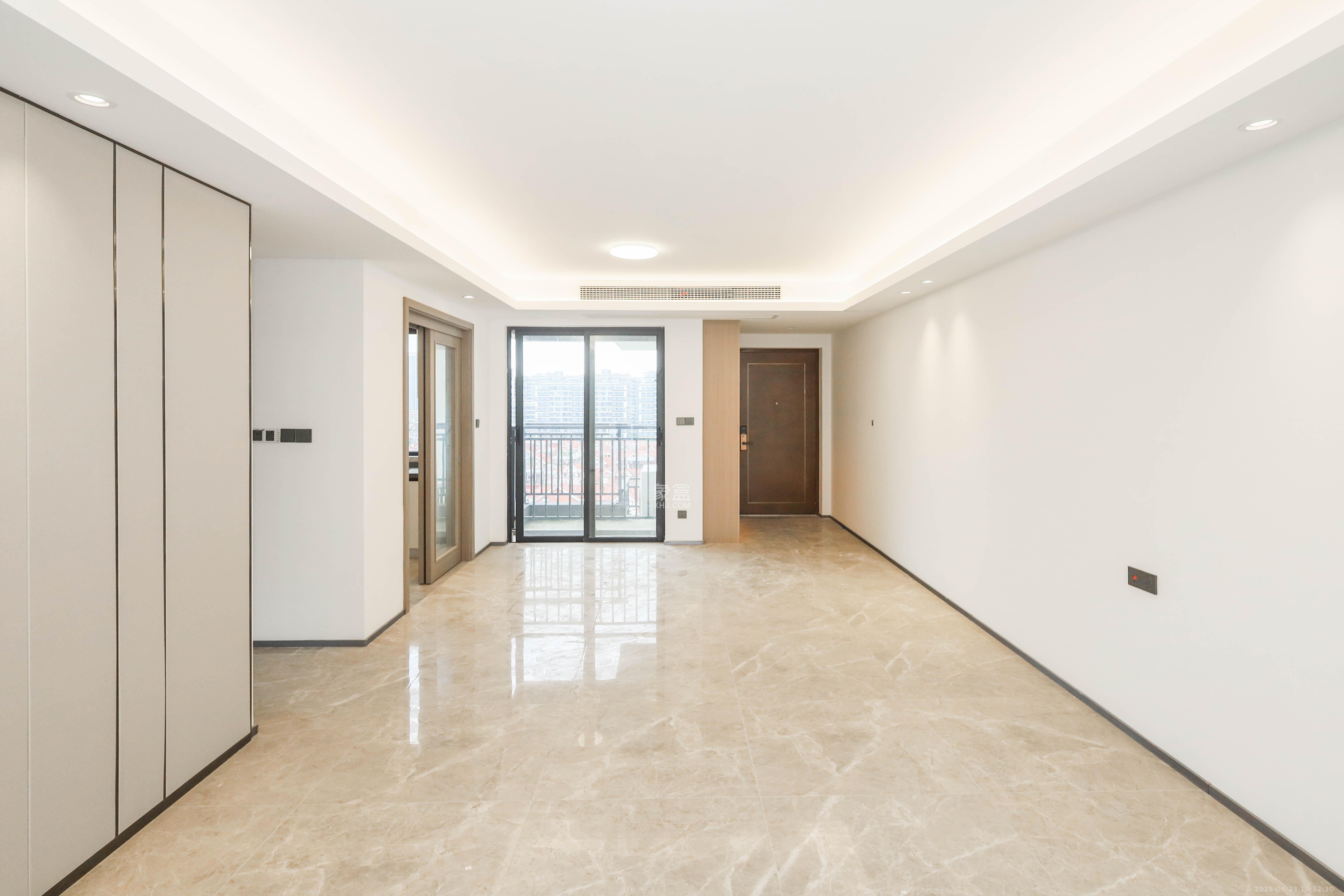 旭辉铂宸府 4室2厅2卫 149.9万 旭辉铂宸府 4室2厅2卫 149.9万客厅