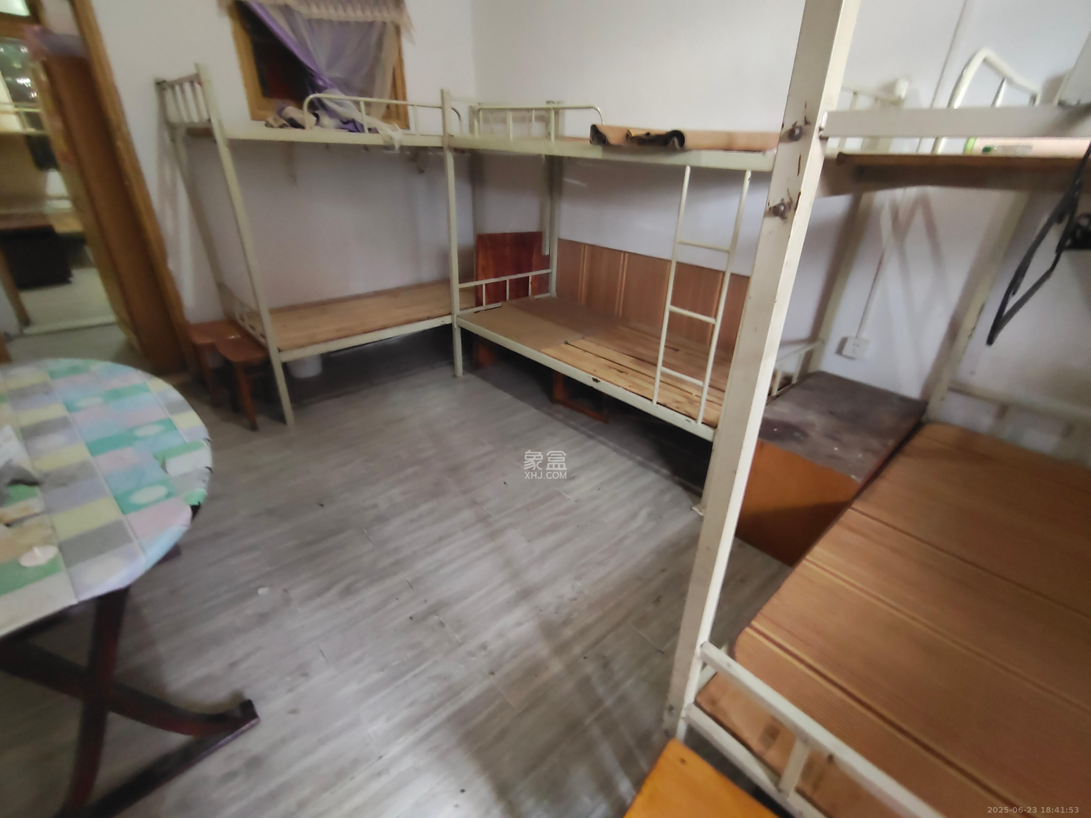 苏家巷散盘 1室1厅1卫 1200.0元/月 苏家巷散盘 1室1厅1卫 1200.0元/月室内图