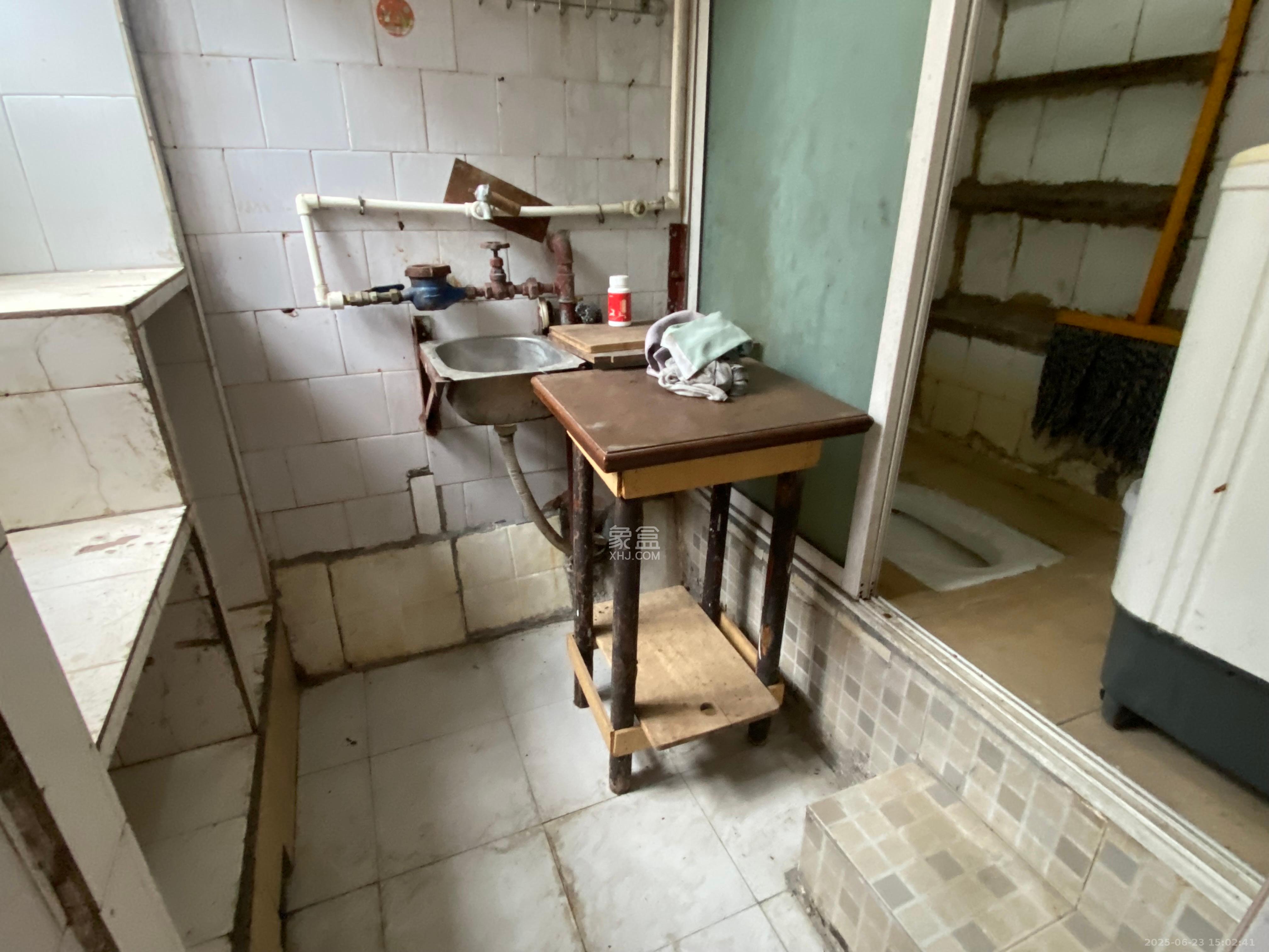 火把山小区 1室1厅1卫 800.0元/月 火把山小区 1室1厅1卫 800.0元/月室内图