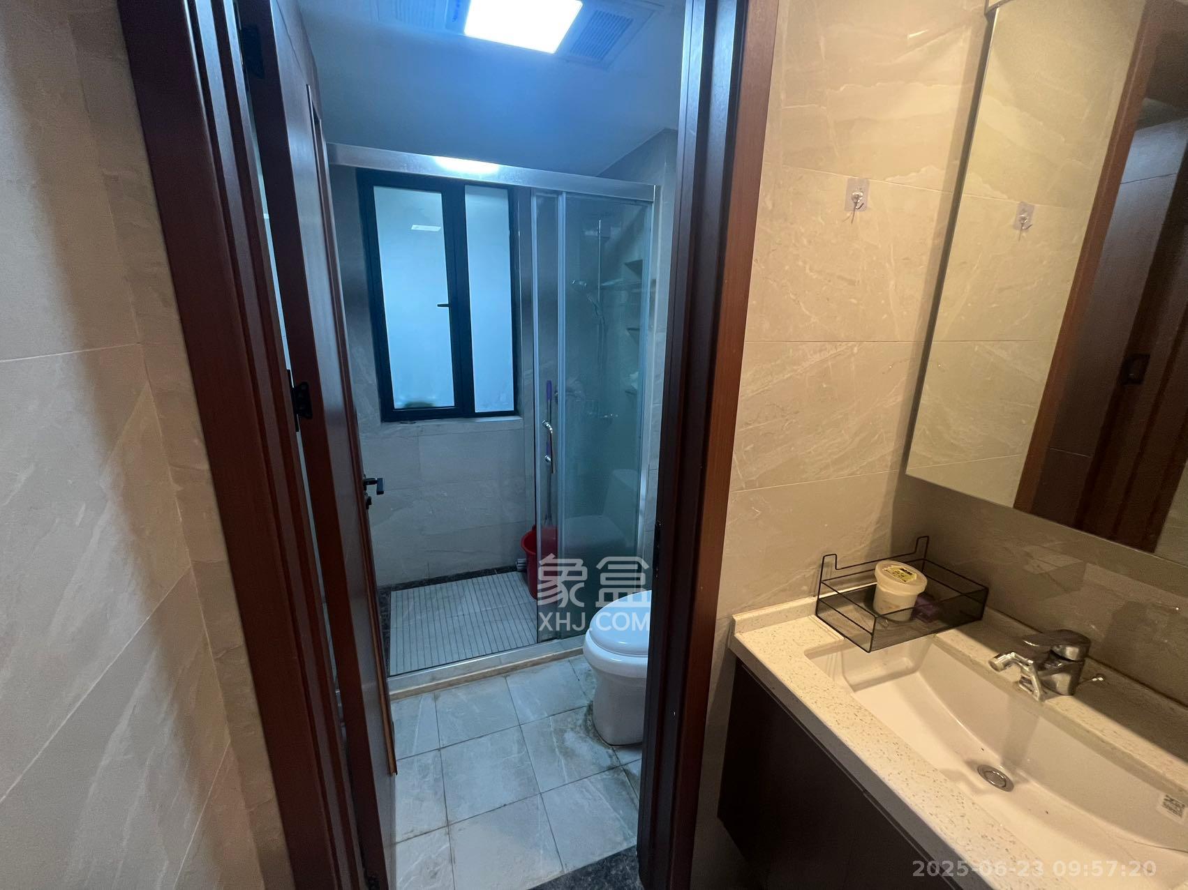 绿地长沙城际空间站(绿地新里佳苑)  5室2厅3卫    4400.0元/月 绿地长沙城际空间站(绿地新里佳苑)  5室2厅3卫    4400.0元/月室内图