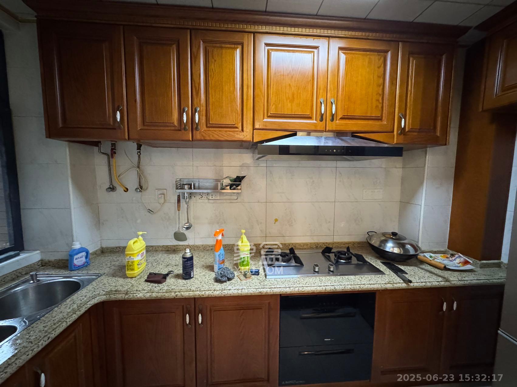 中南红领邦(红星嘉和苑) 1室2厅2卫 2500.0元/月 中南红领邦(红星嘉和苑) 1室2厅2卫 2500.0元/月室内图