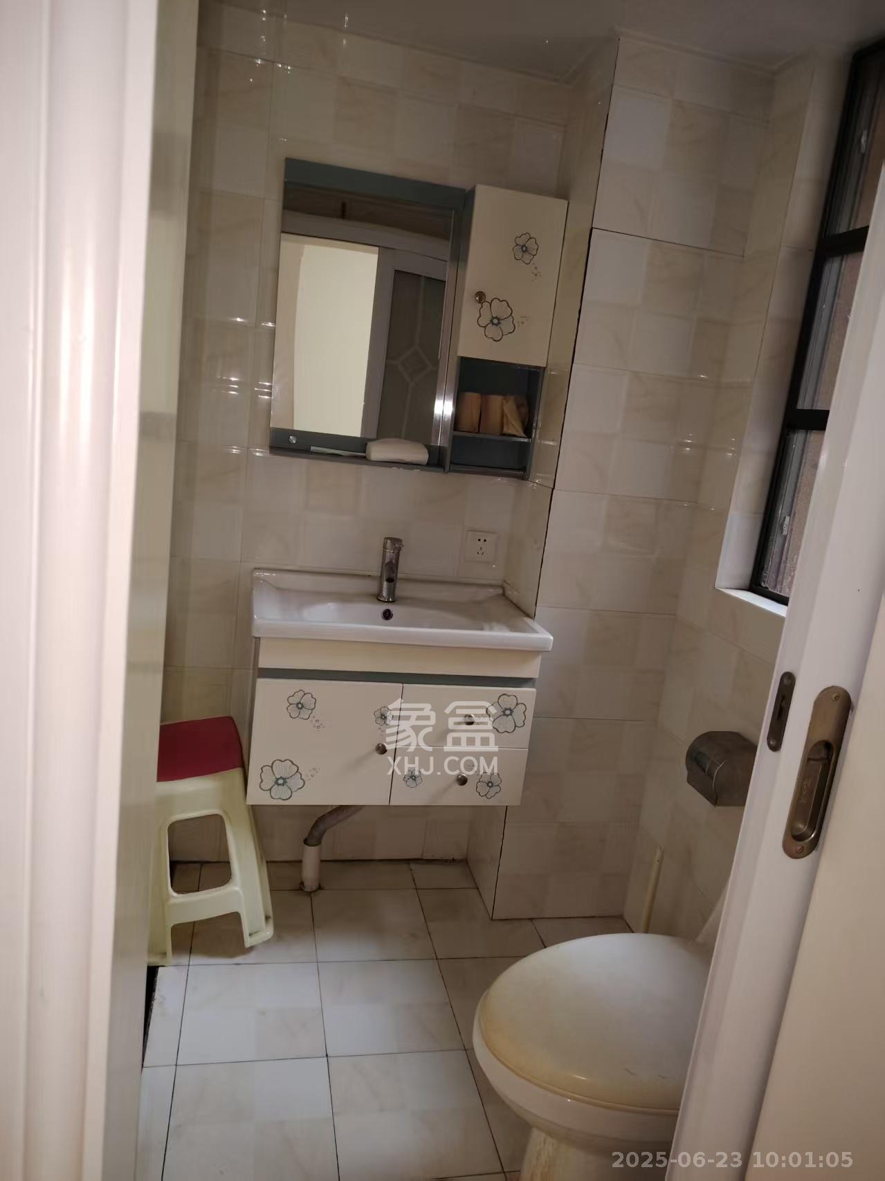 中建芙蓉嘉苑  3室2厅1卫    2400.0元/月 中建芙蓉嘉苑  3室2厅1卫    2400.0元/月室内图