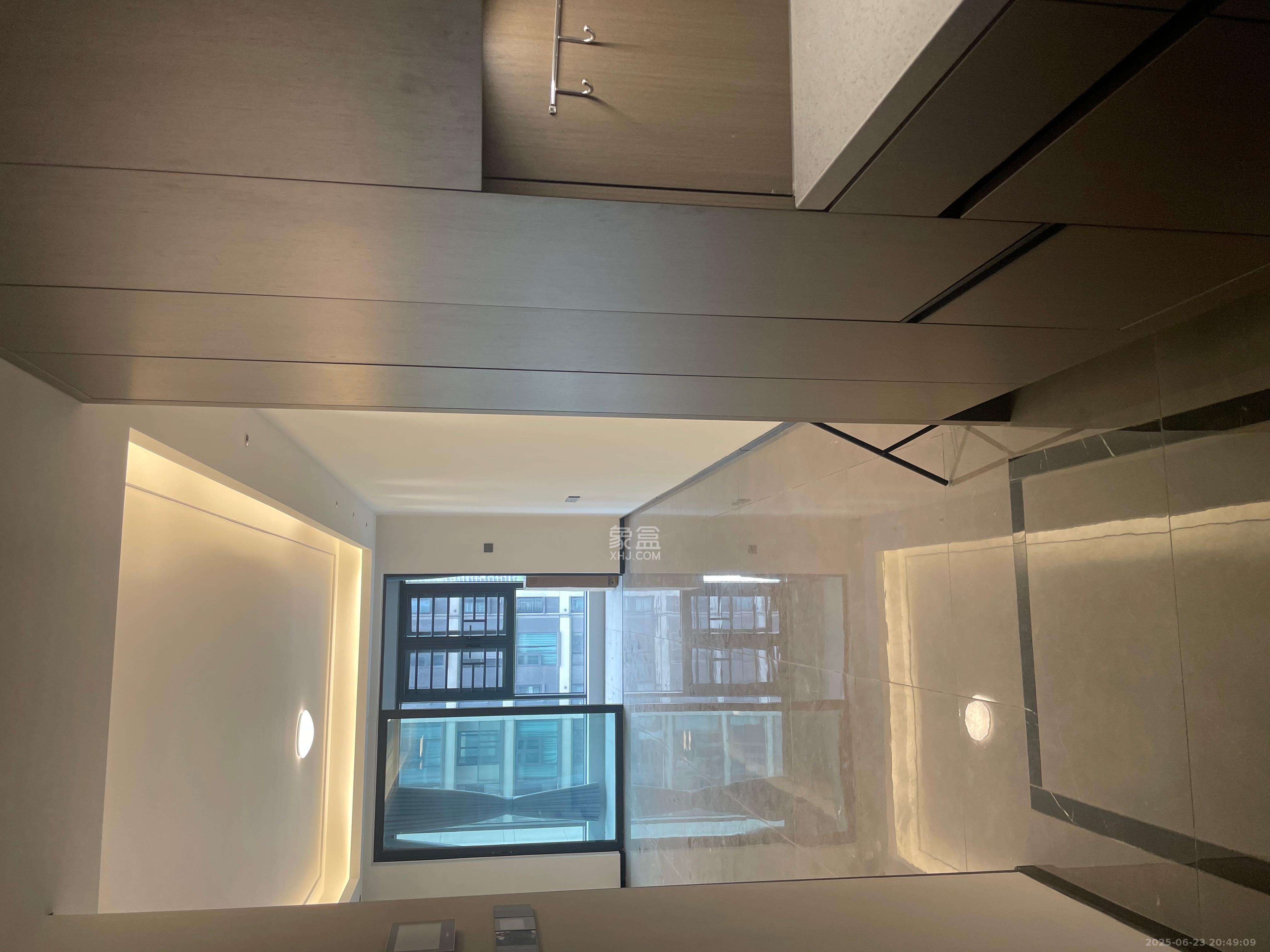 美的云樾  3室2厅2卫    3400.0元/月